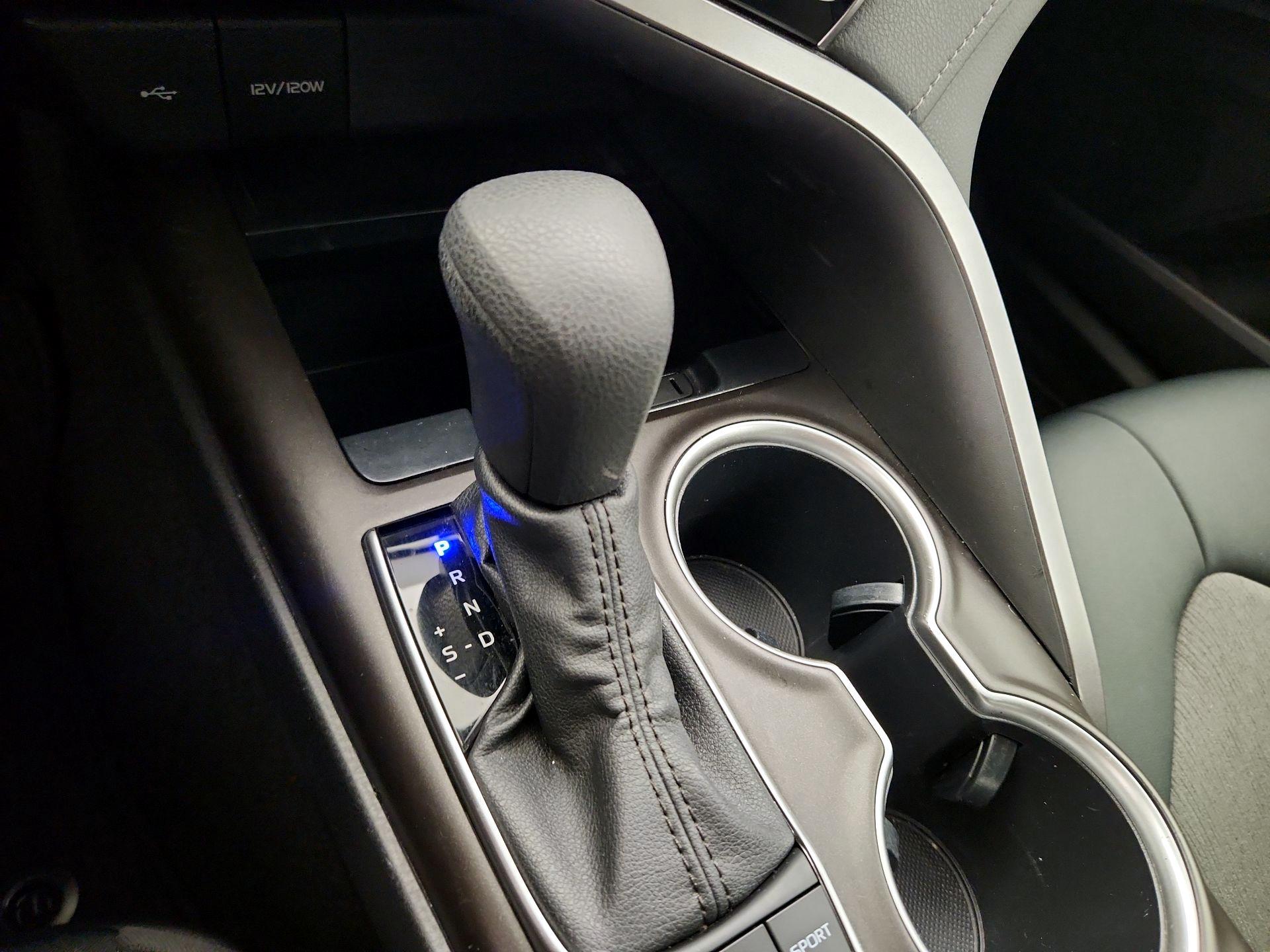 Thumbnail: 2022 Toyota Camry - 17