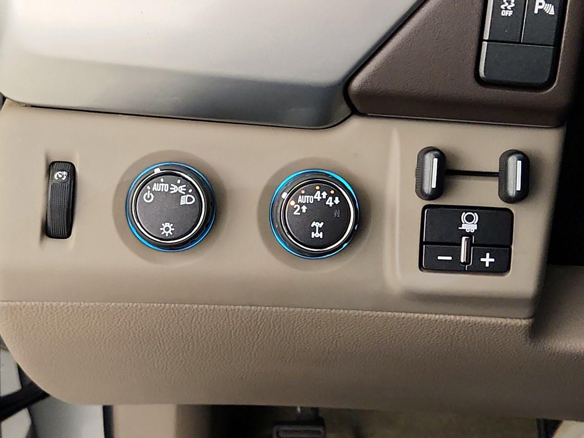 Thumbnail: 2018 Chevrolet Tahoe - 13