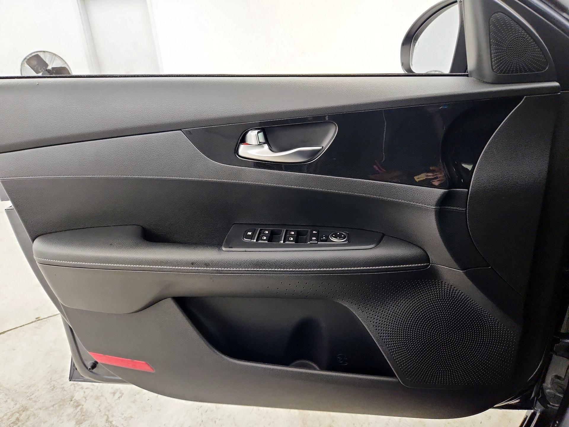 Thumbnail: 2021 Kia Forte - 12