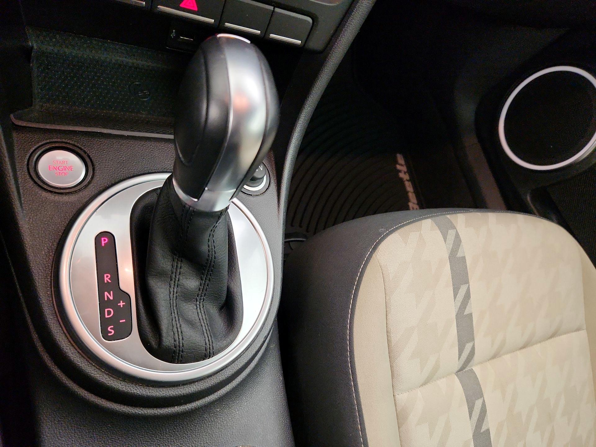Thumbnail: 2018 Volkswagen Beetle - 17