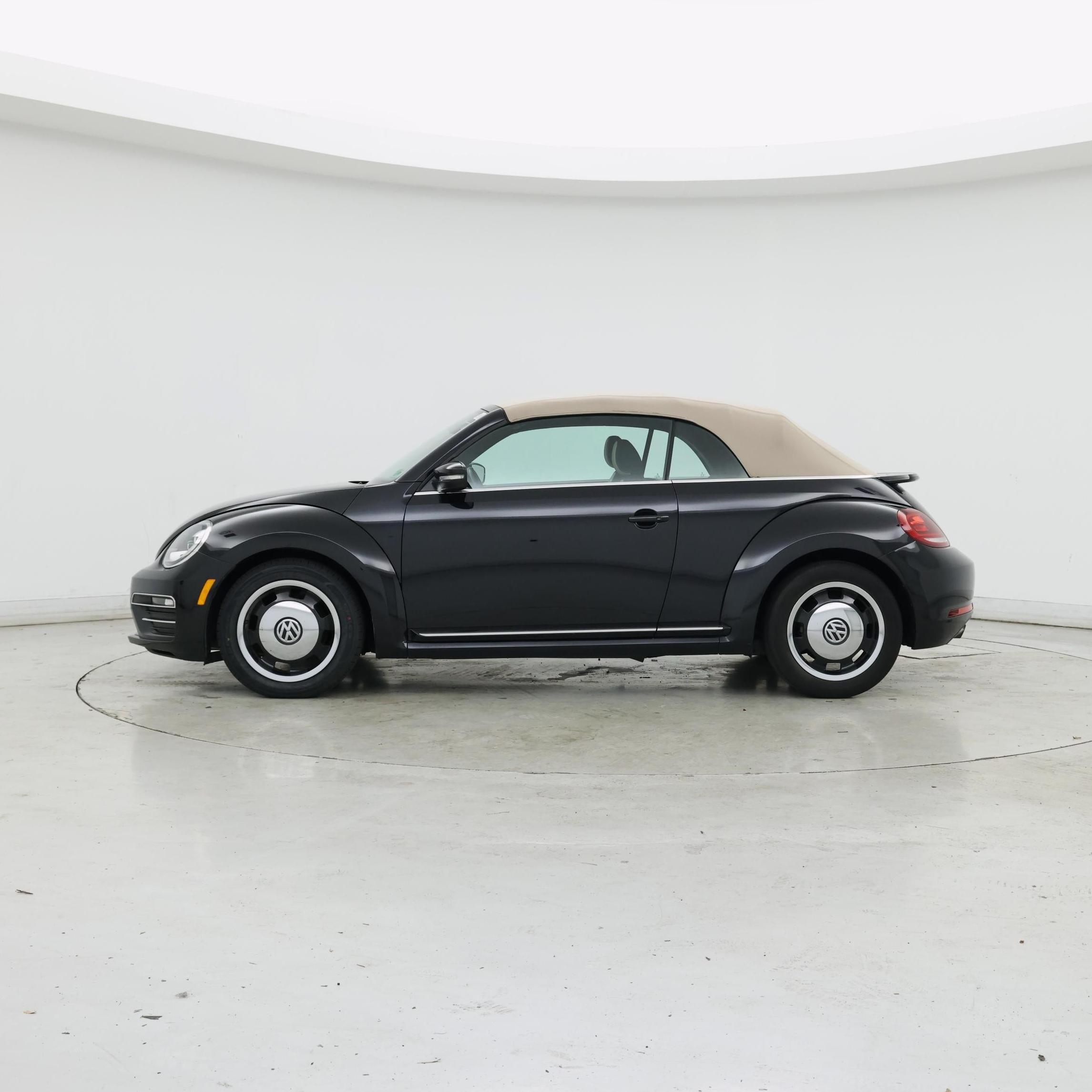 Thumbnail: 2018 Volkswagen Beetle - 3