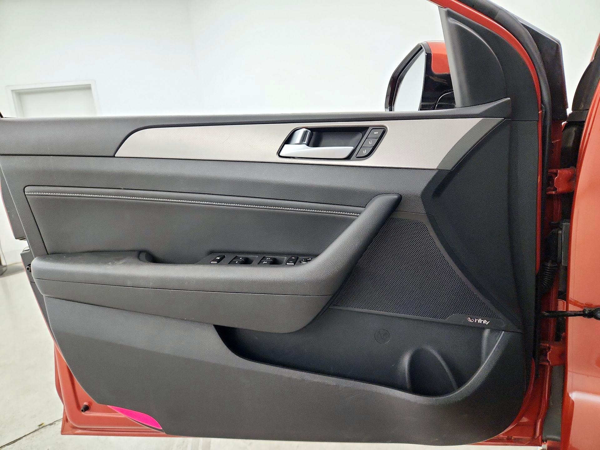 Thumbnail: 2015 Hyundai Sonata - 12