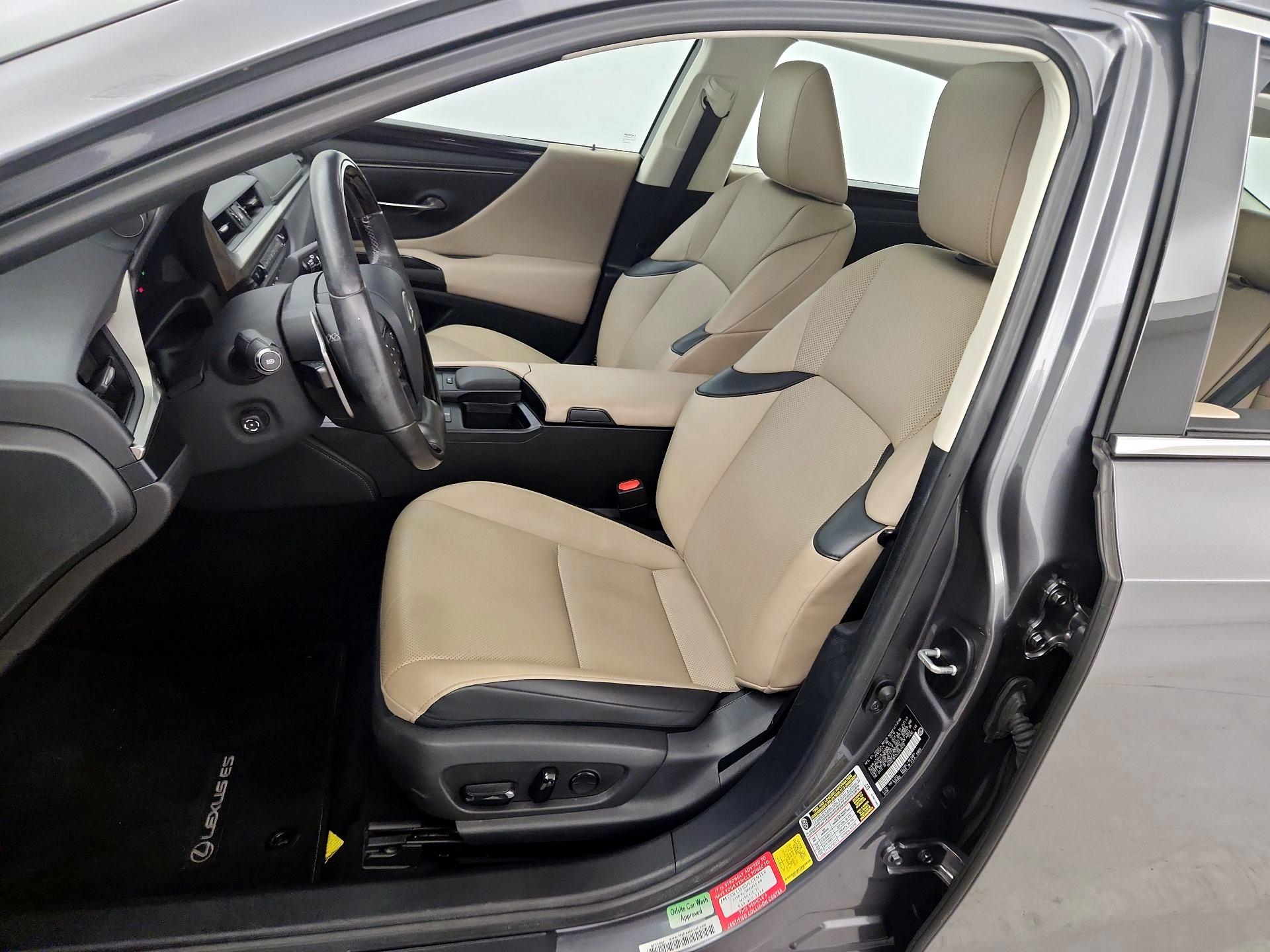 Thumbnail: 2020 Lexus ES - 11