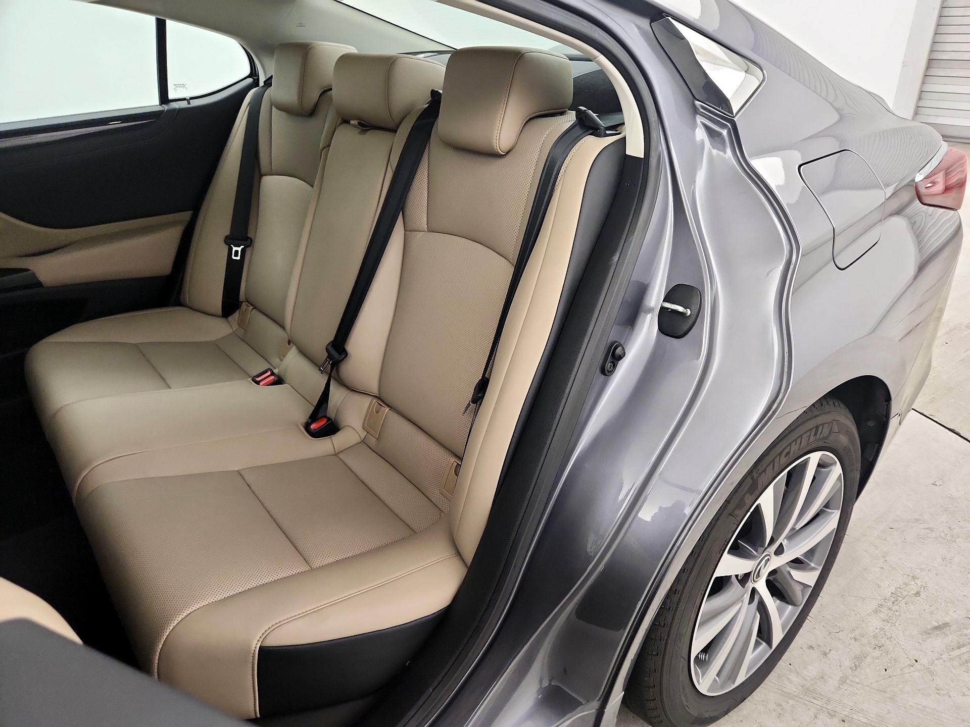 Thumbnail: 2020 Lexus ES - 20