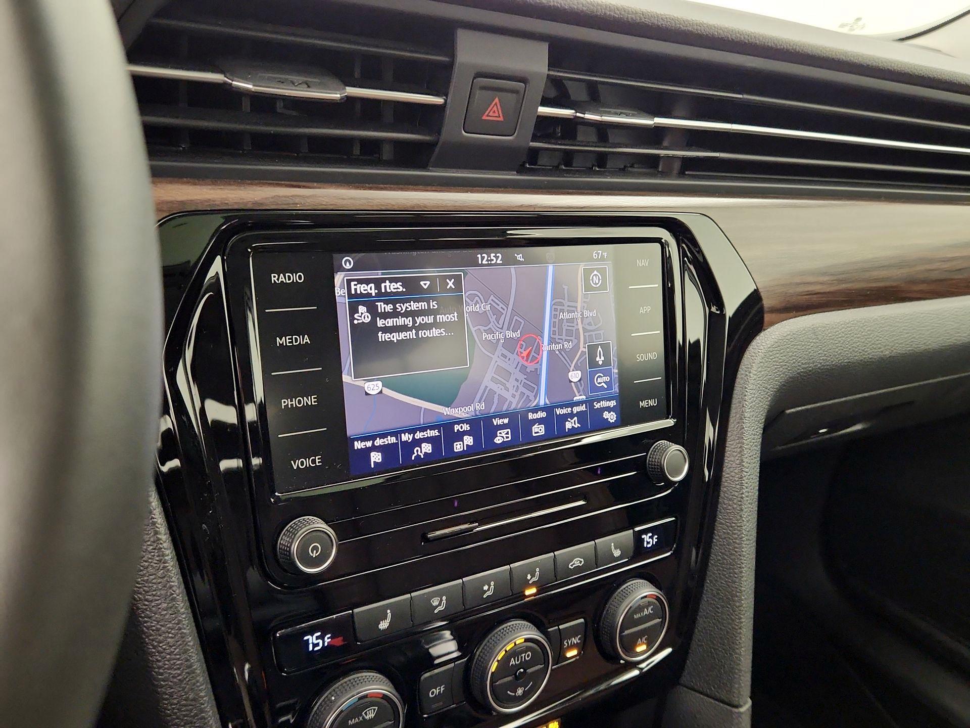 Thumbnail: 2022 Volkswagen Passat - 14