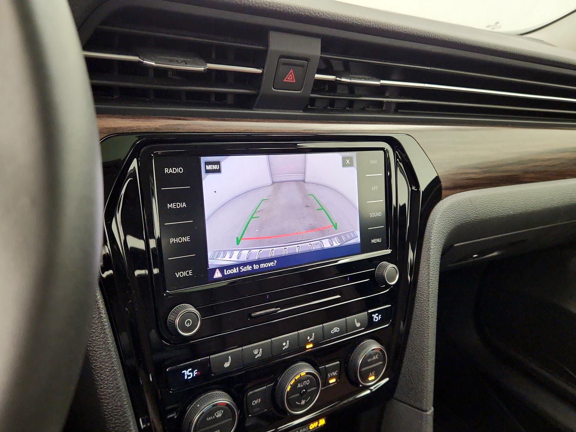 Thumbnail: 2022 Volkswagen Passat - 15