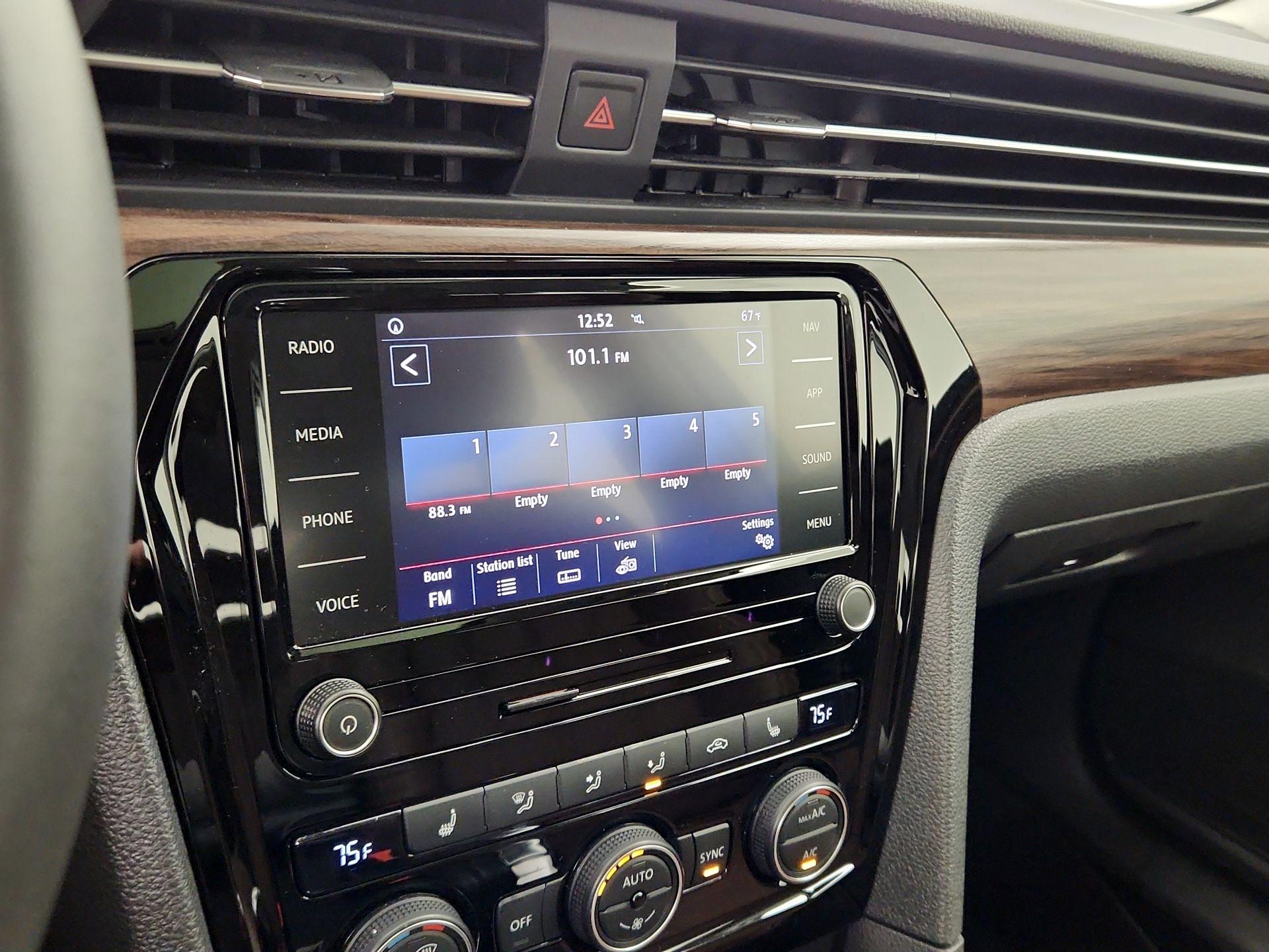 Thumbnail: 2022 Volkswagen Passat - 16