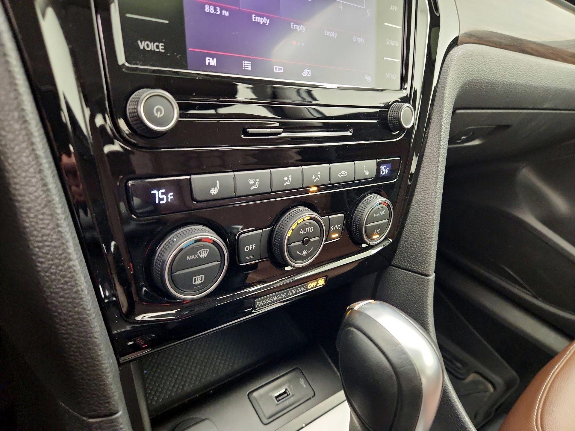 Thumbnail: 2022 Volkswagen Passat - 17