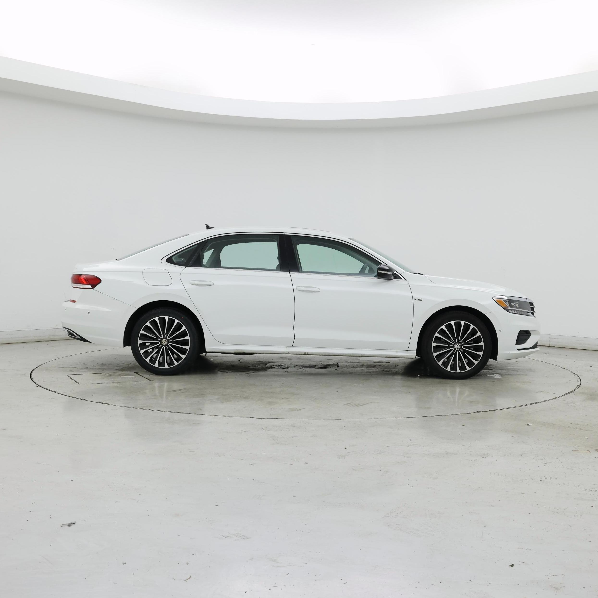 Thumbnail: 2022 Volkswagen Passat - 7