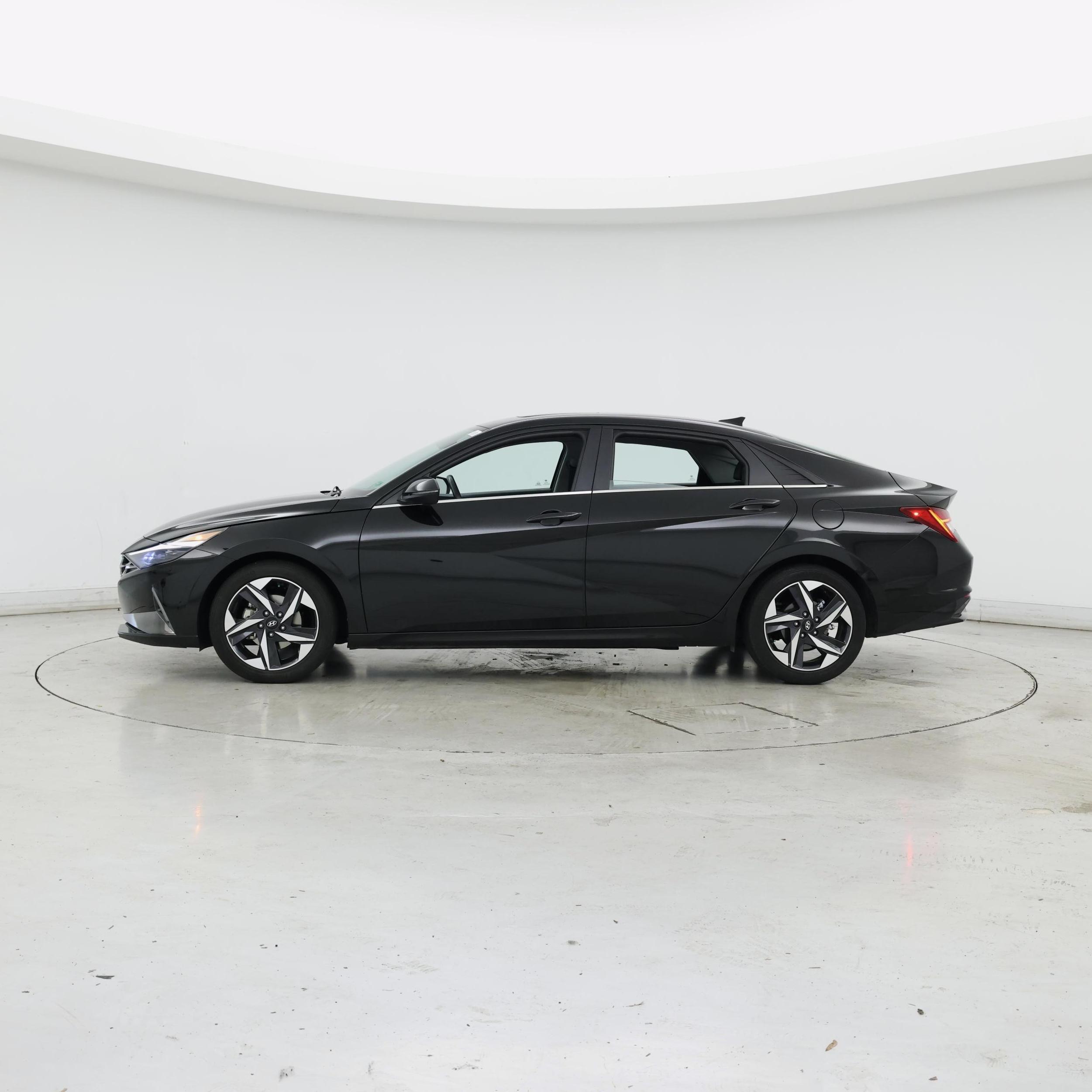 Thumbnail: 2022 Hyundai Elantra - 3