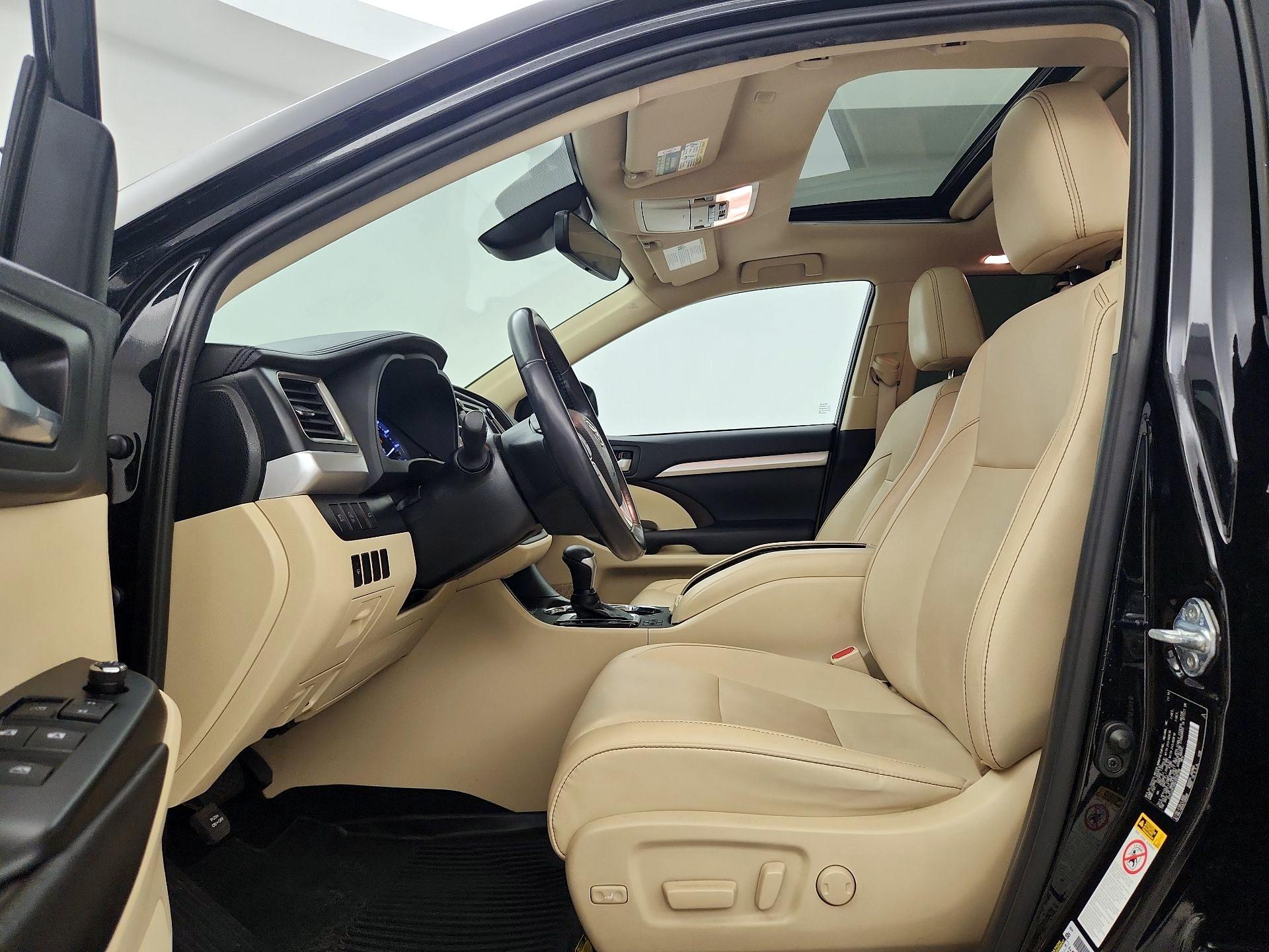 Thumbnail: 2019 Toyota Highlander - 11
