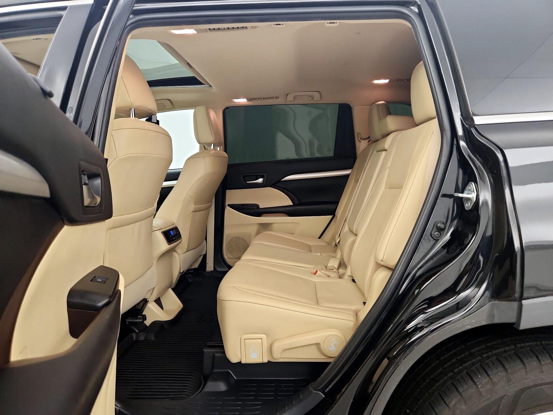 Thumbnail: 2019 Toyota Highlander - 20