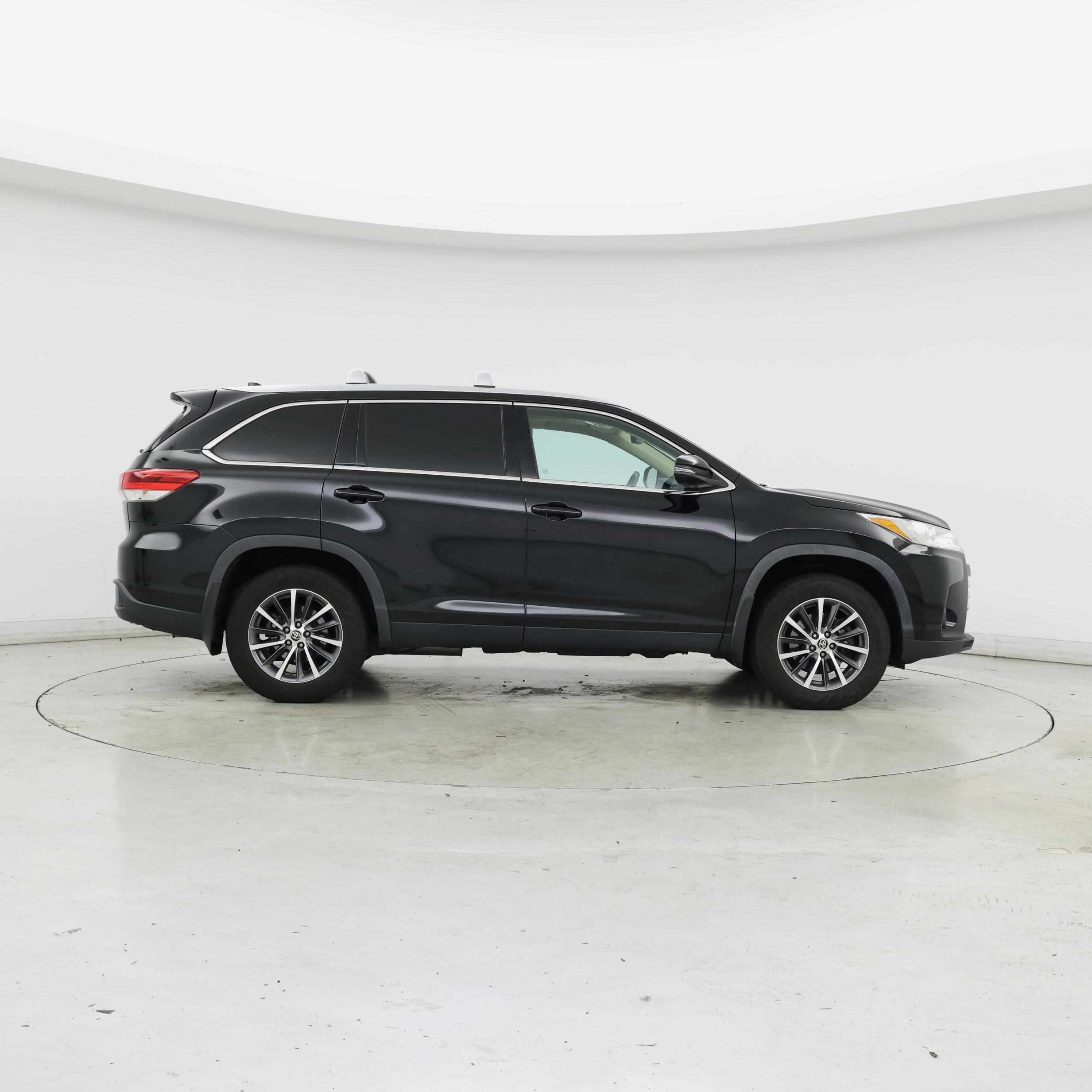 Thumbnail: 2019 Toyota Highlander - 7