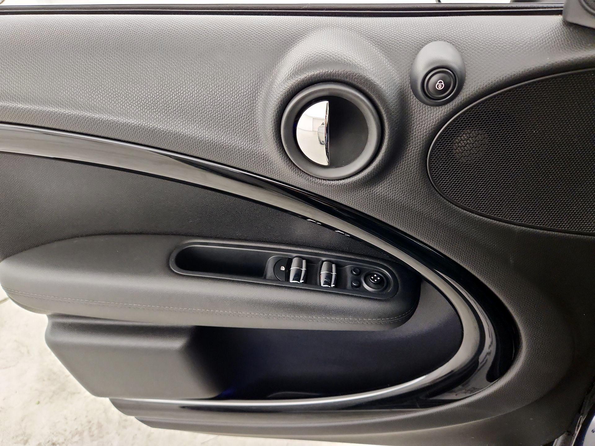 Thumbnail: 2015 MINI Cooper Countryman - 12