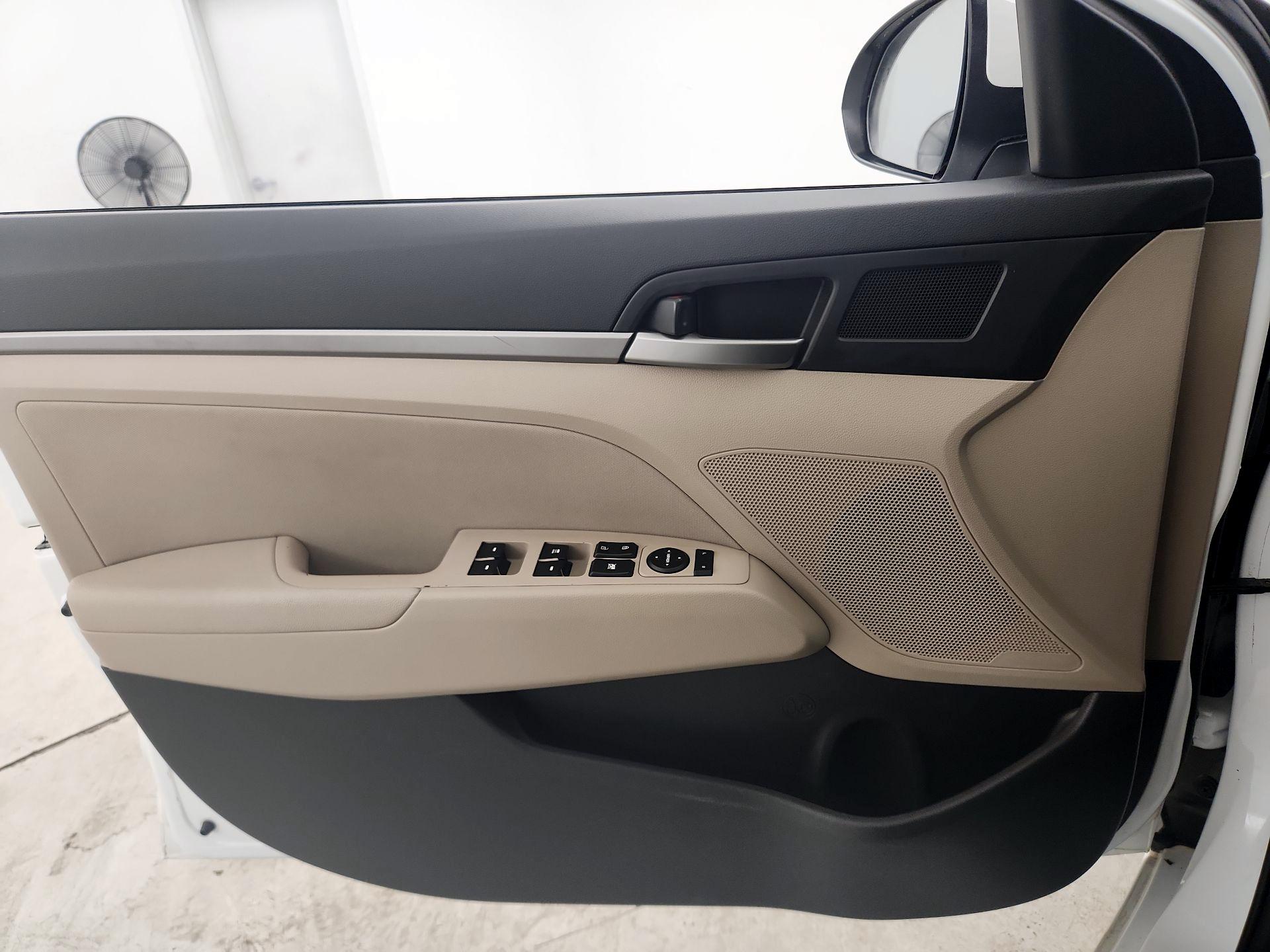 Thumbnail: 2018 Hyundai Elantra - 12