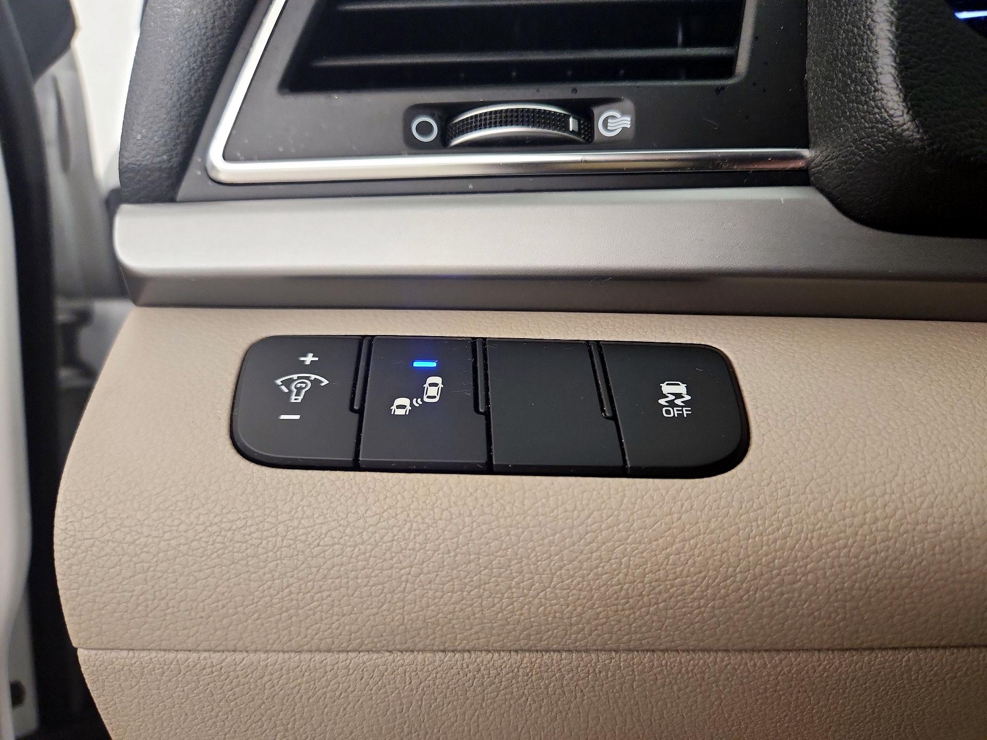 Thumbnail: 2018 Hyundai Elantra - 13