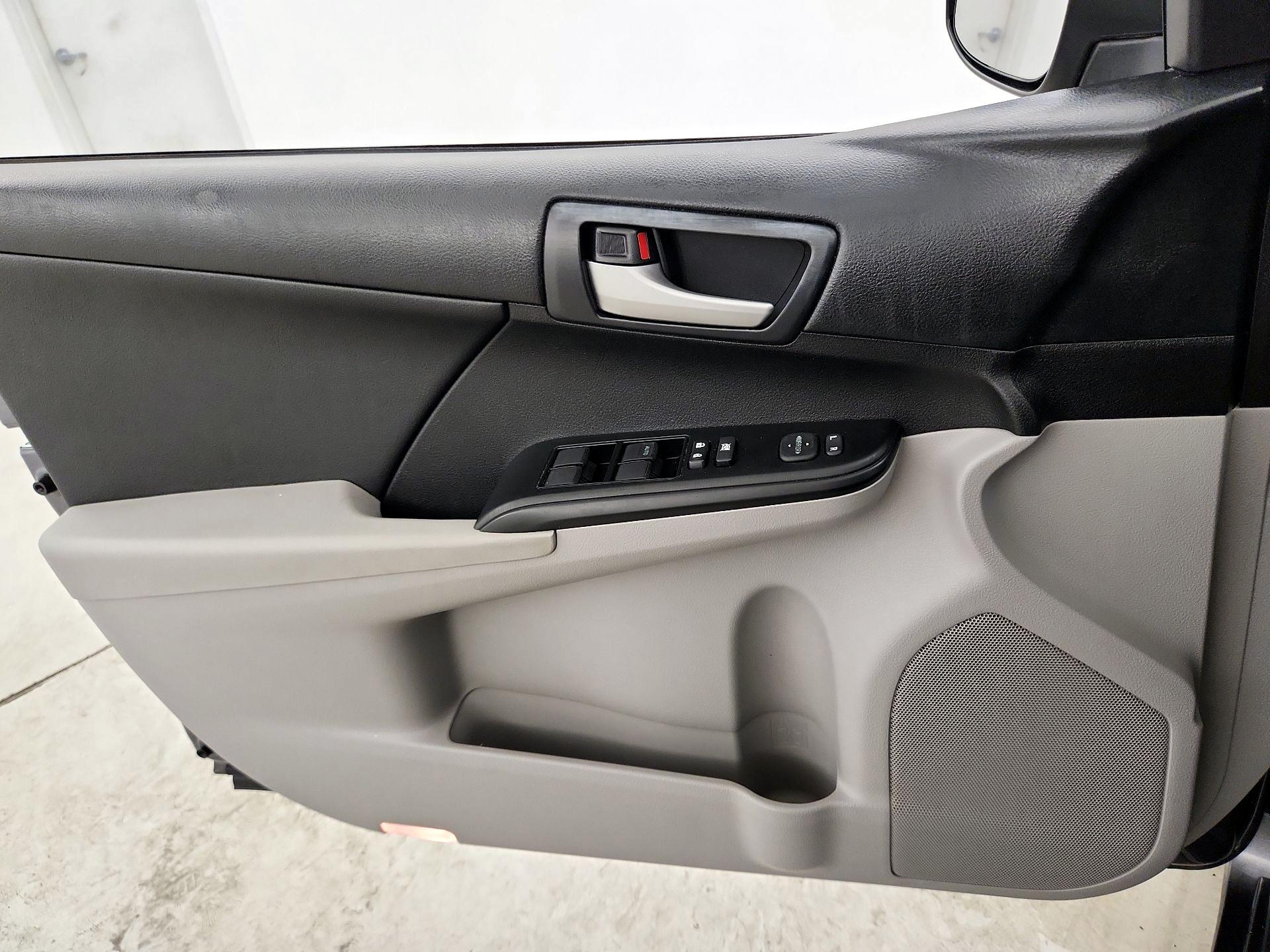 Thumbnail: 2014 Toyota Camry - 12