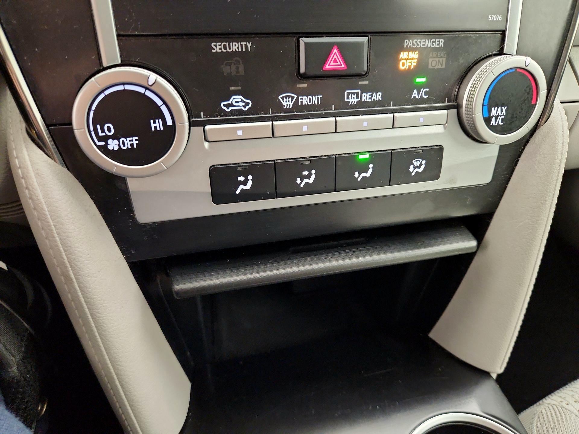 Thumbnail: 2014 Toyota Camry - 15
