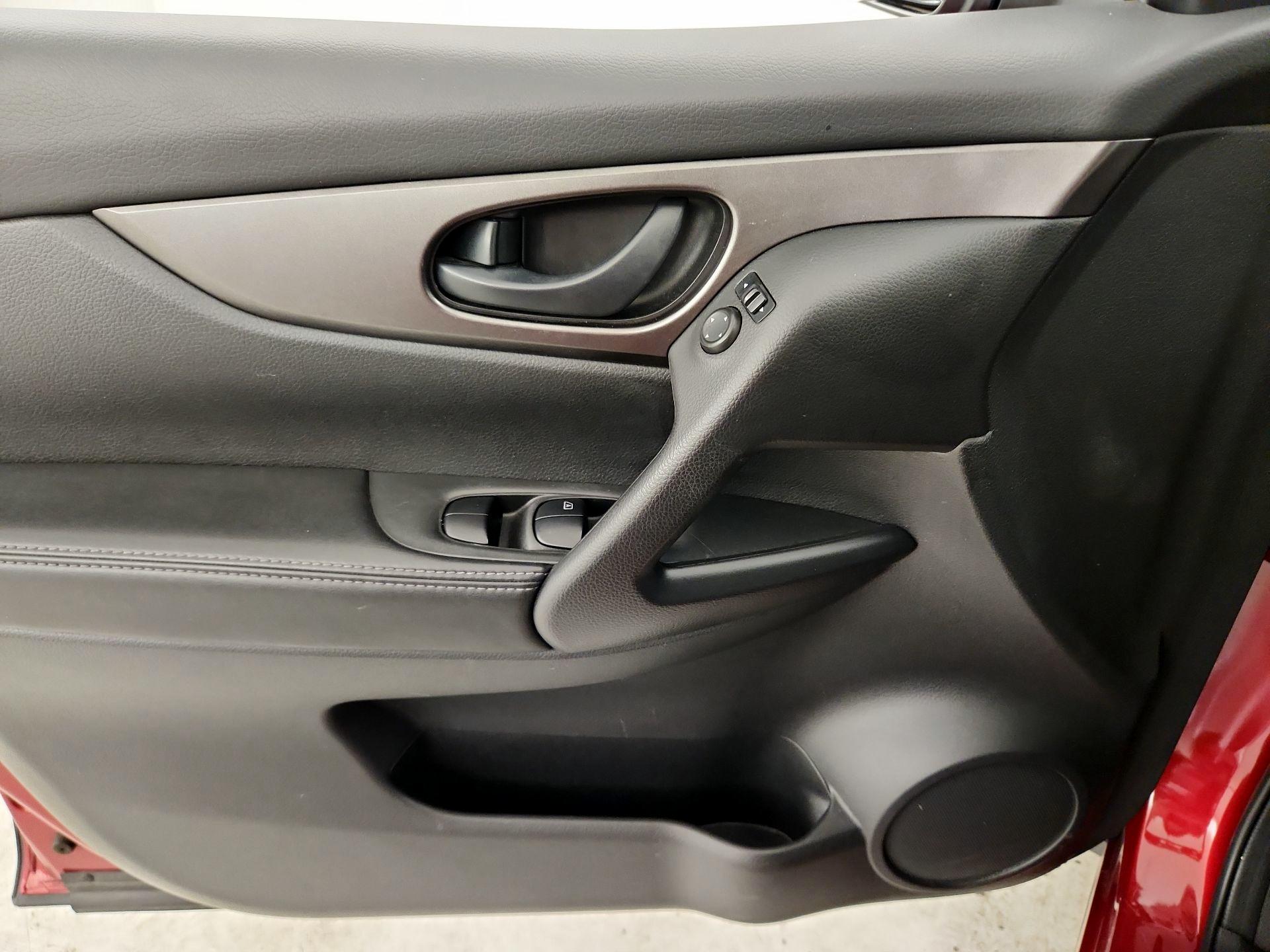 Thumbnail: 2019 Nissan Rogue Sport - 12