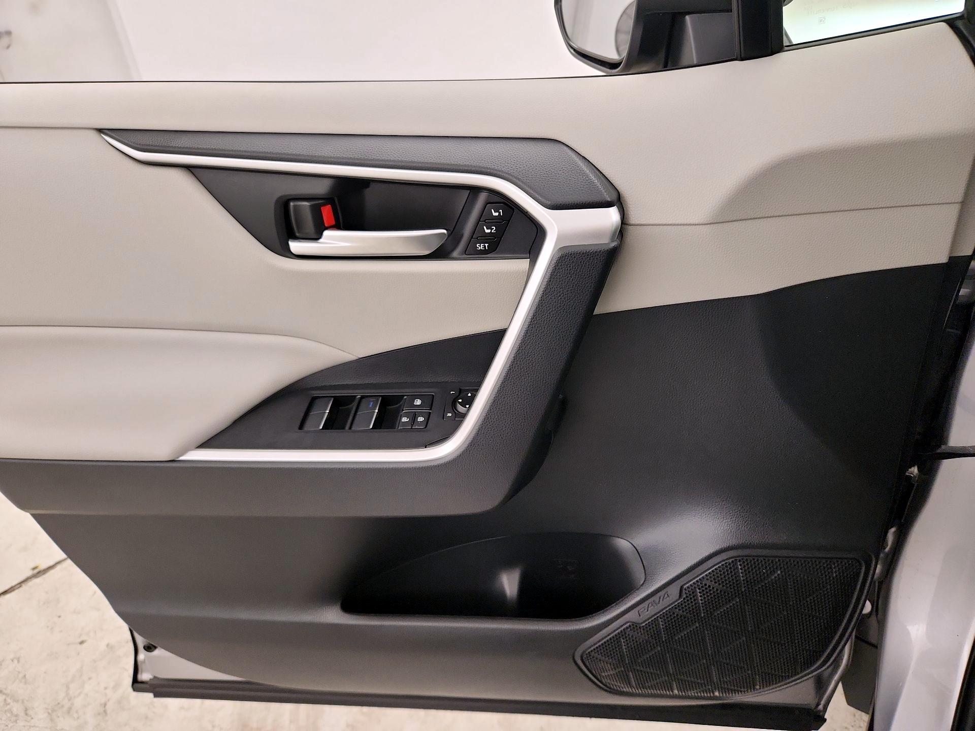 Thumbnail: 2021 Toyota RAV4 - 12