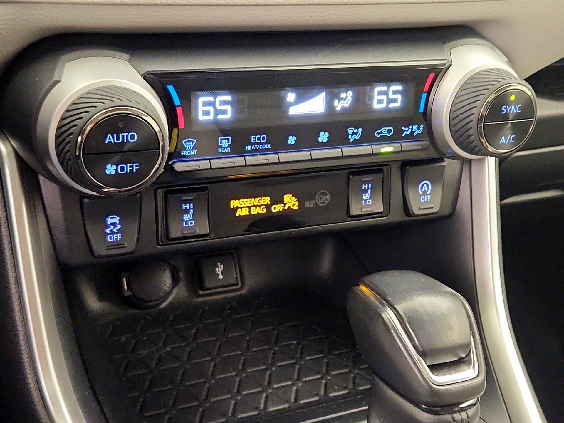 Thumbnail: 2021 Toyota RAV4 - 17