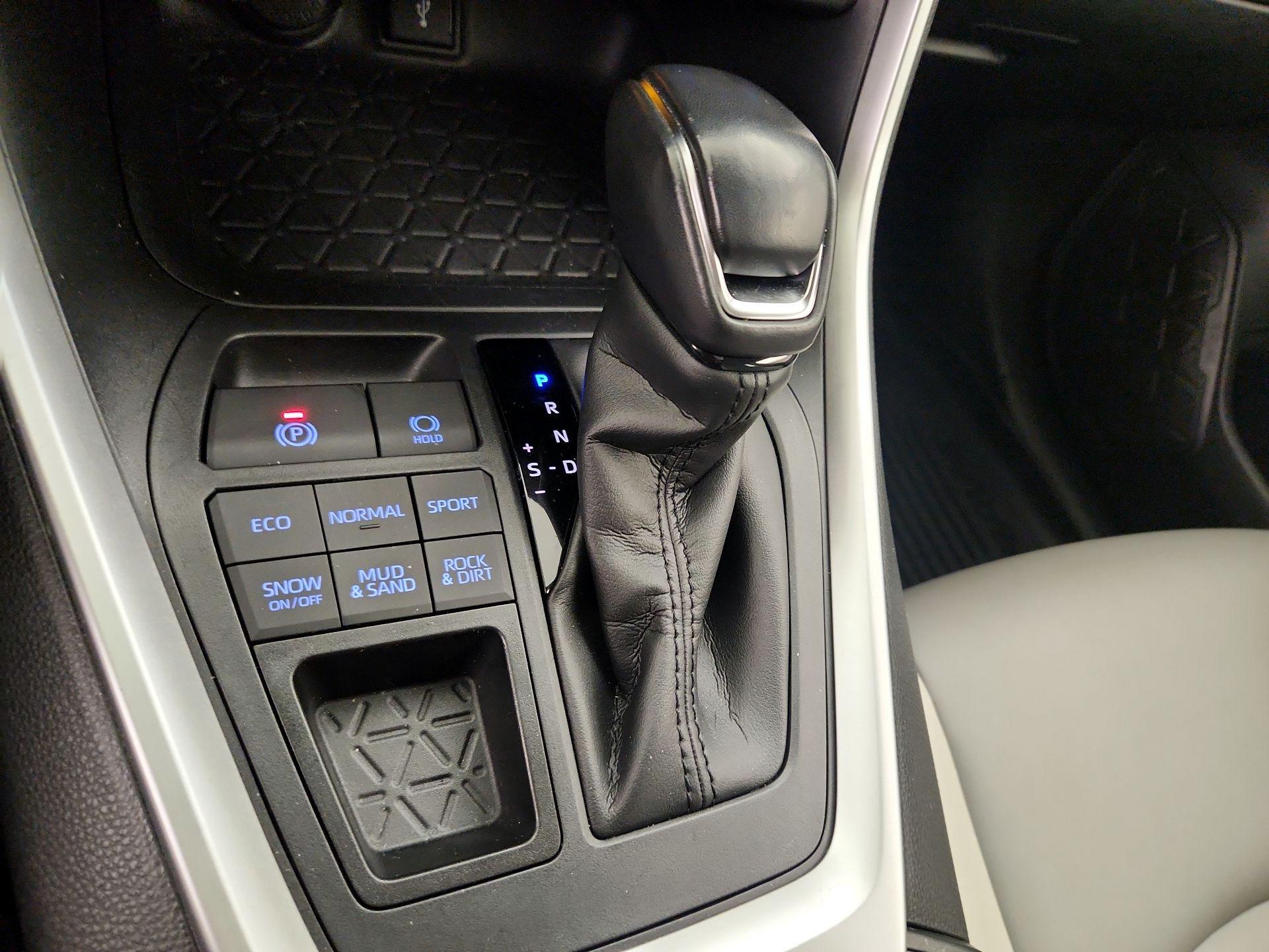 Thumbnail: 2021 Toyota RAV4 - 18