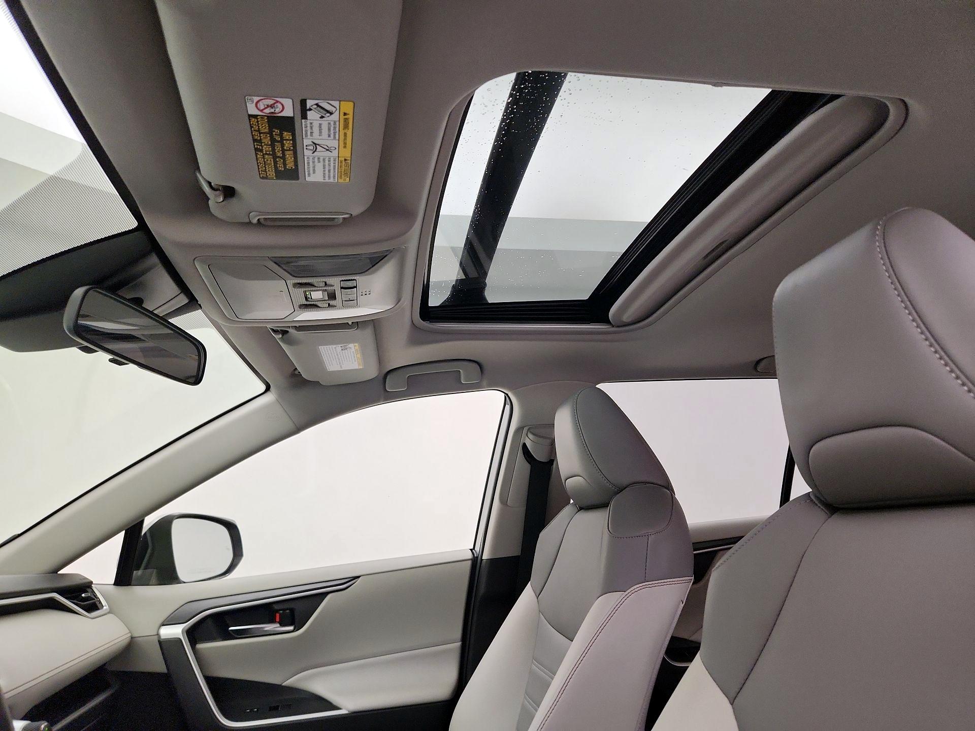 Thumbnail: 2021 Toyota RAV4 - 20