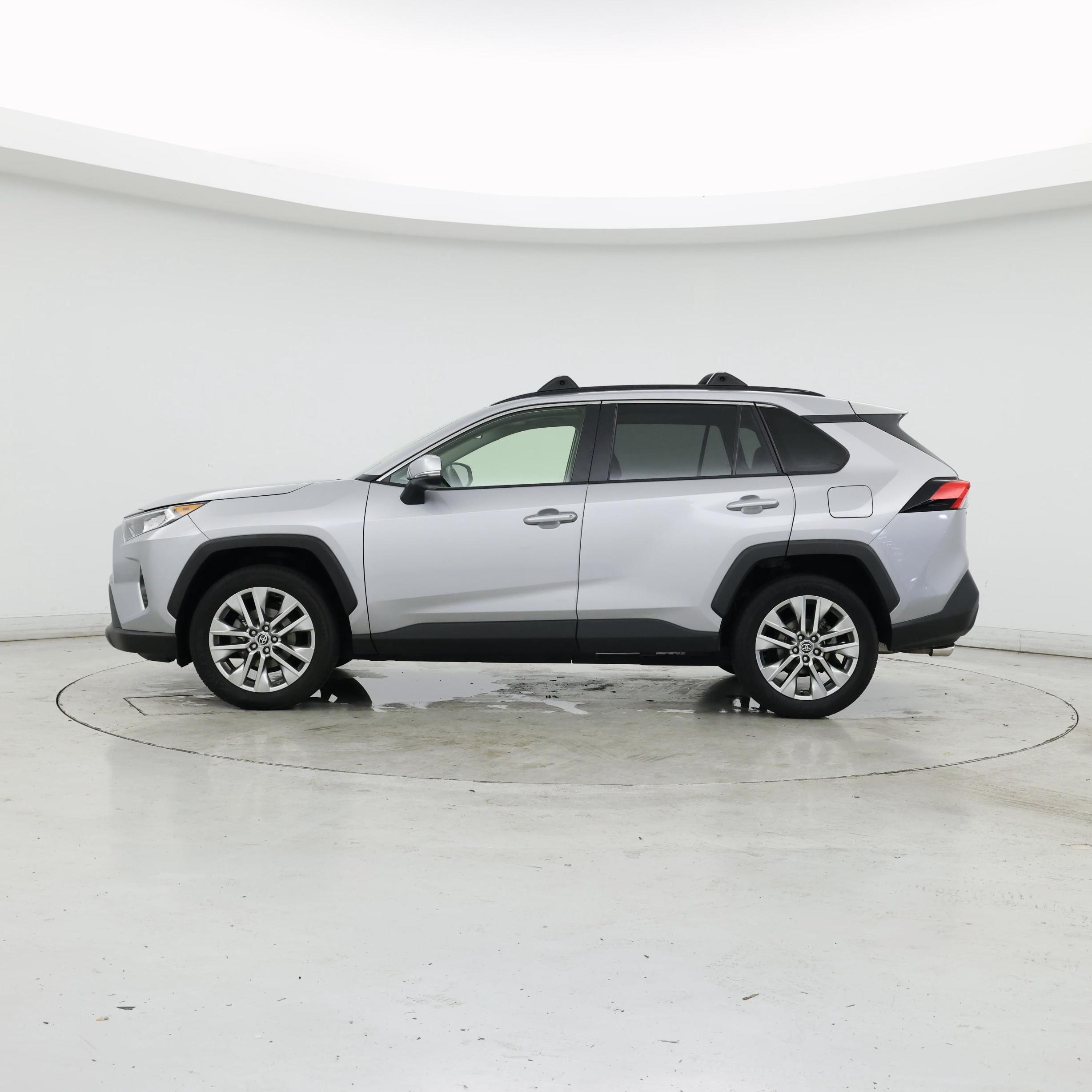 Thumbnail: 2021 Toyota RAV4 - 3