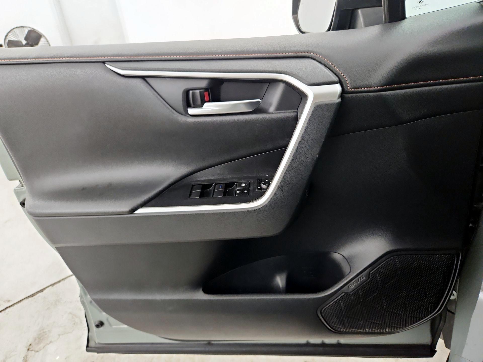 Thumbnail: 2019 Toyota RAV4 - 12