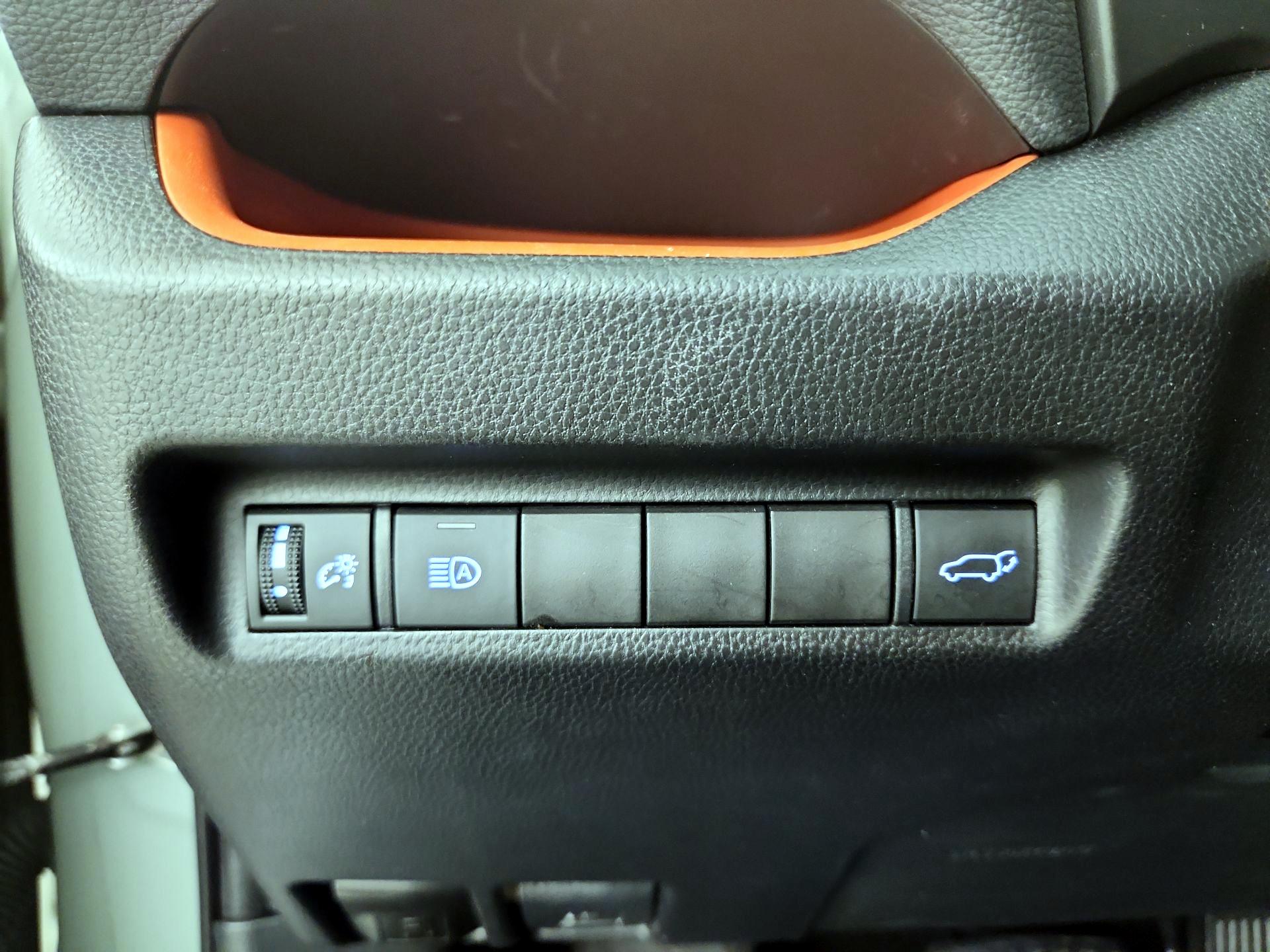 Thumbnail: 2019 Toyota RAV4 - 13