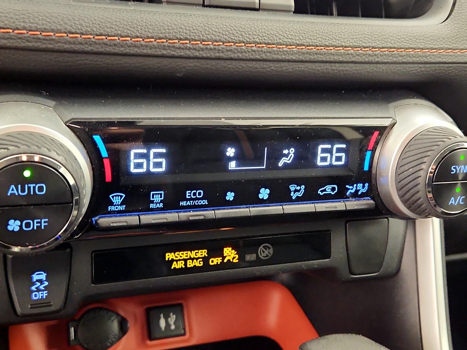 Thumbnail: 2019 Toyota RAV4 - 17