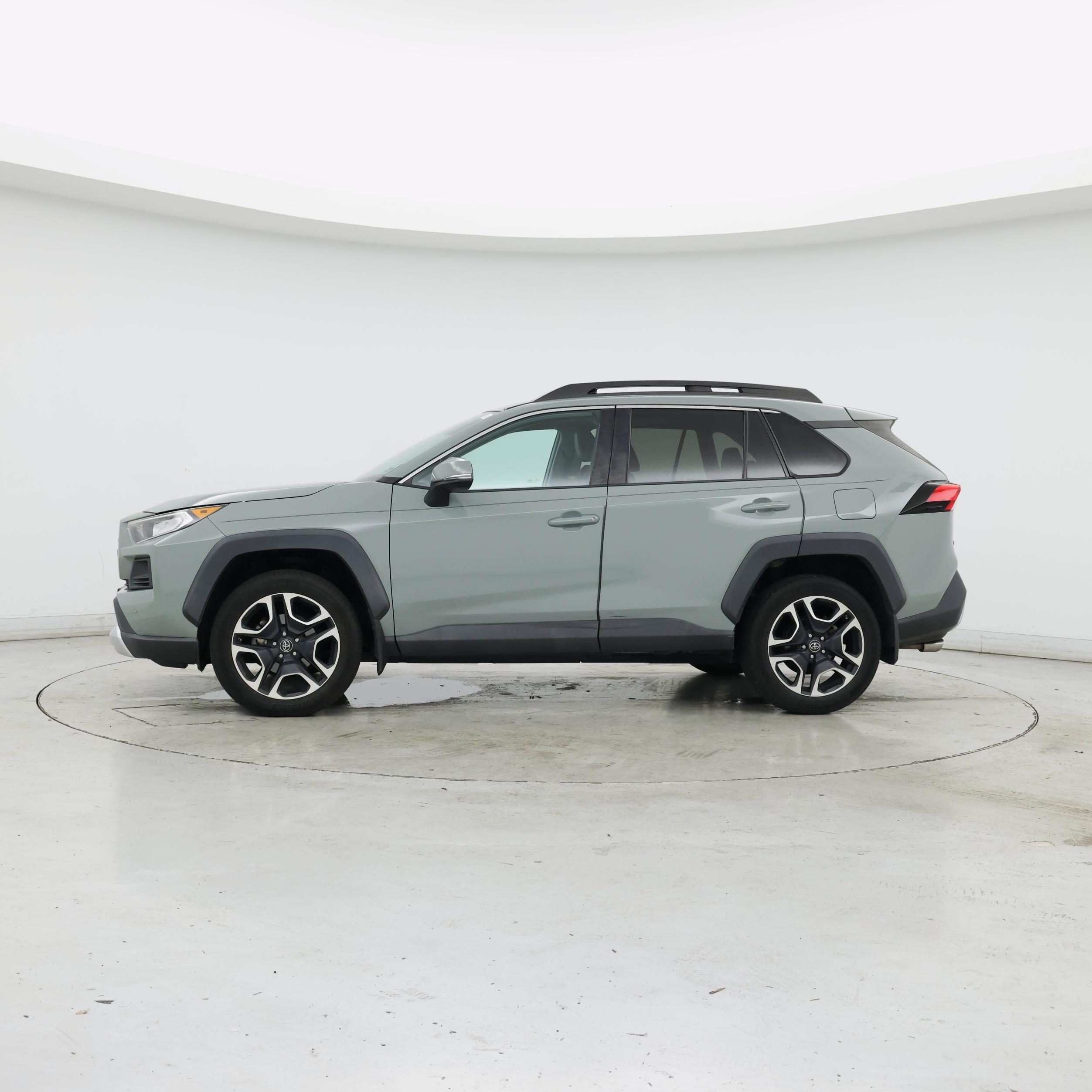 Thumbnail: 2019 Toyota RAV4 - 3
