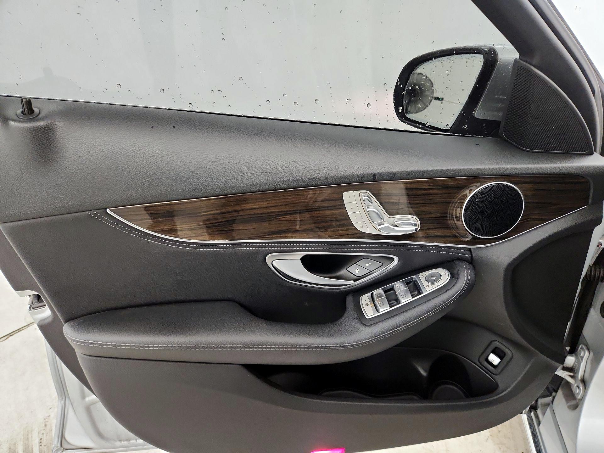 Thumbnail: 2015 Mercedes-Benz C-Class - 12