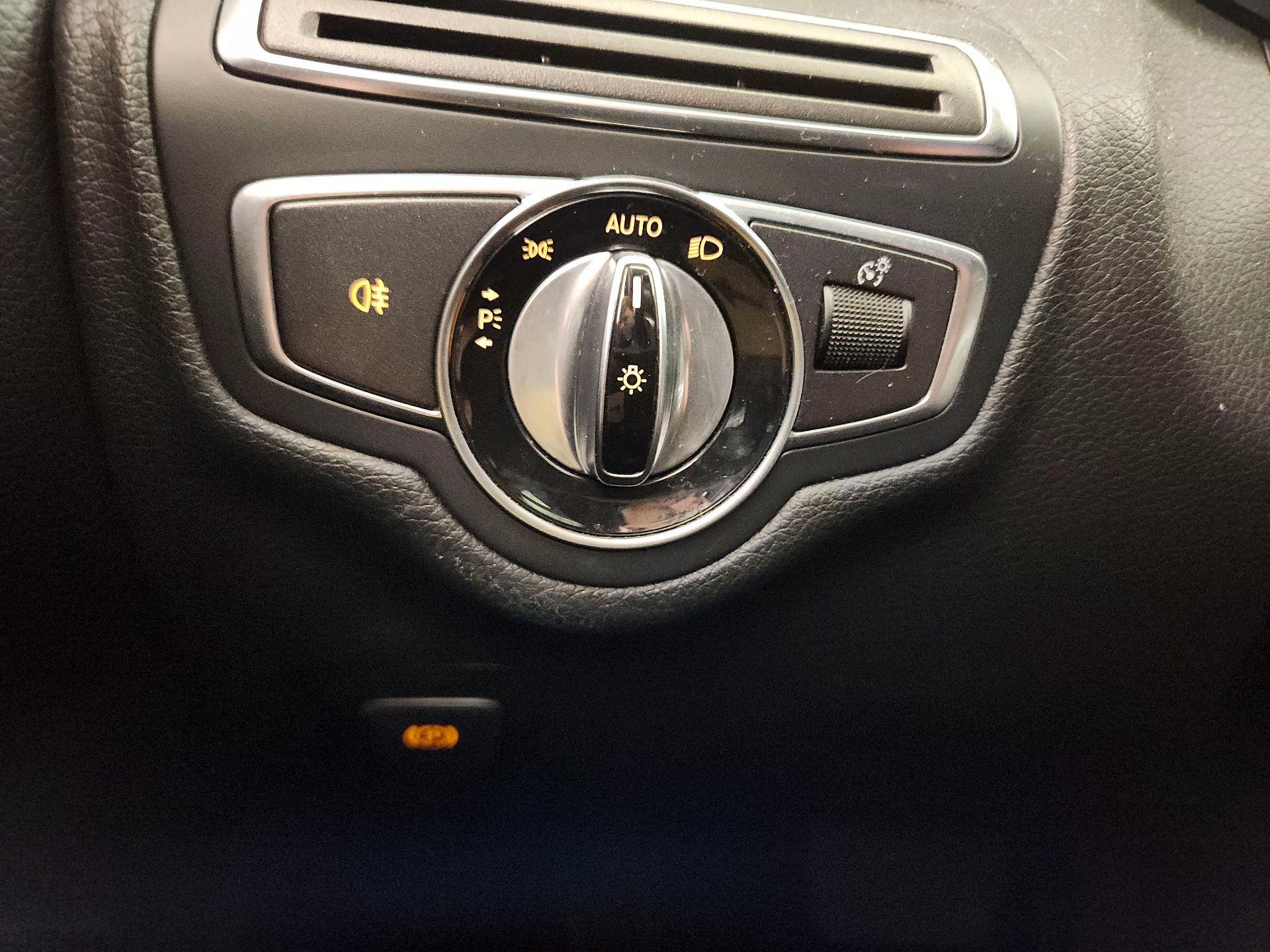 Thumbnail: 2015 Mercedes-Benz C-Class - 13