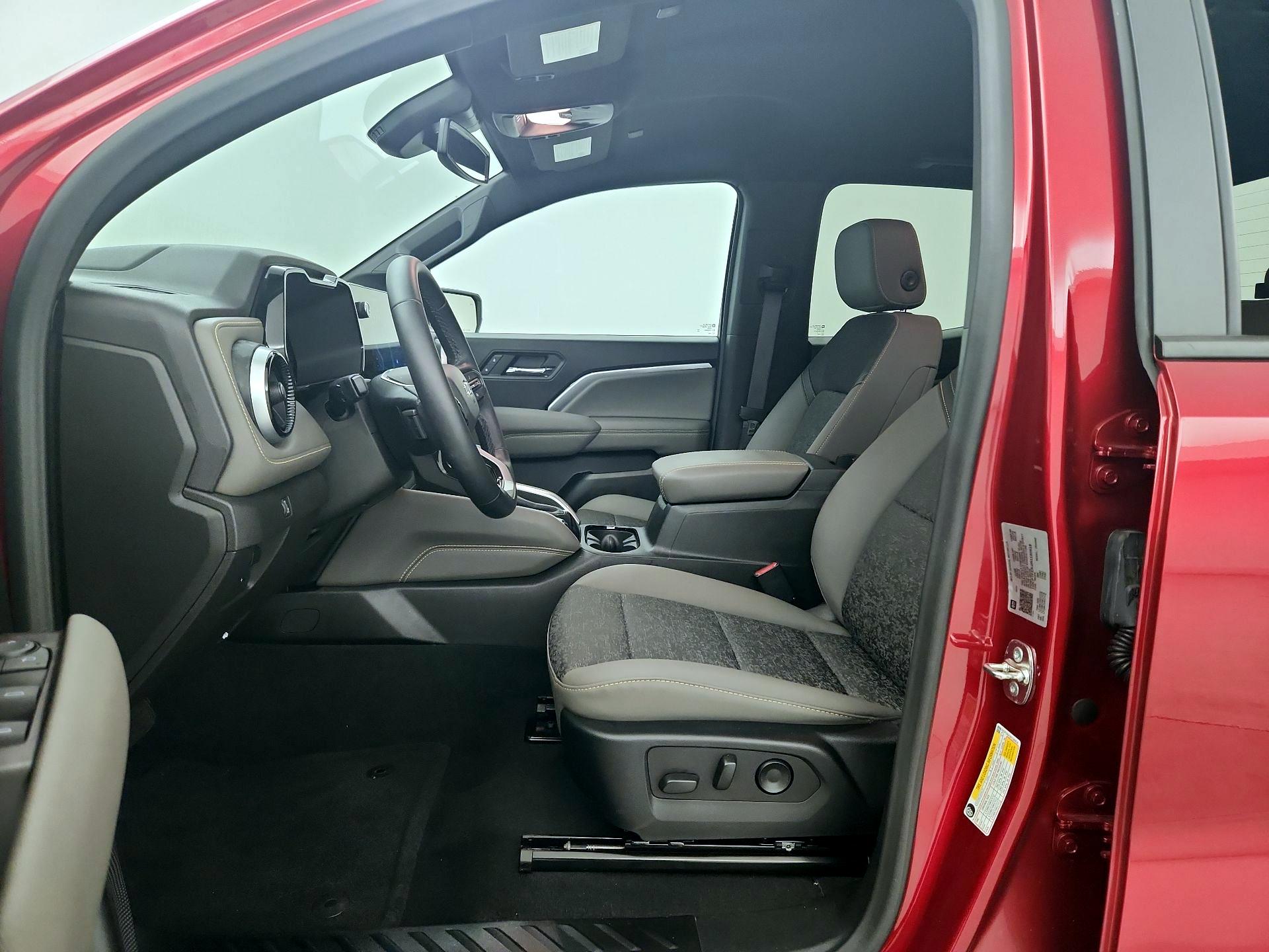 Thumbnail: 2024 Chevrolet Colorado - 11