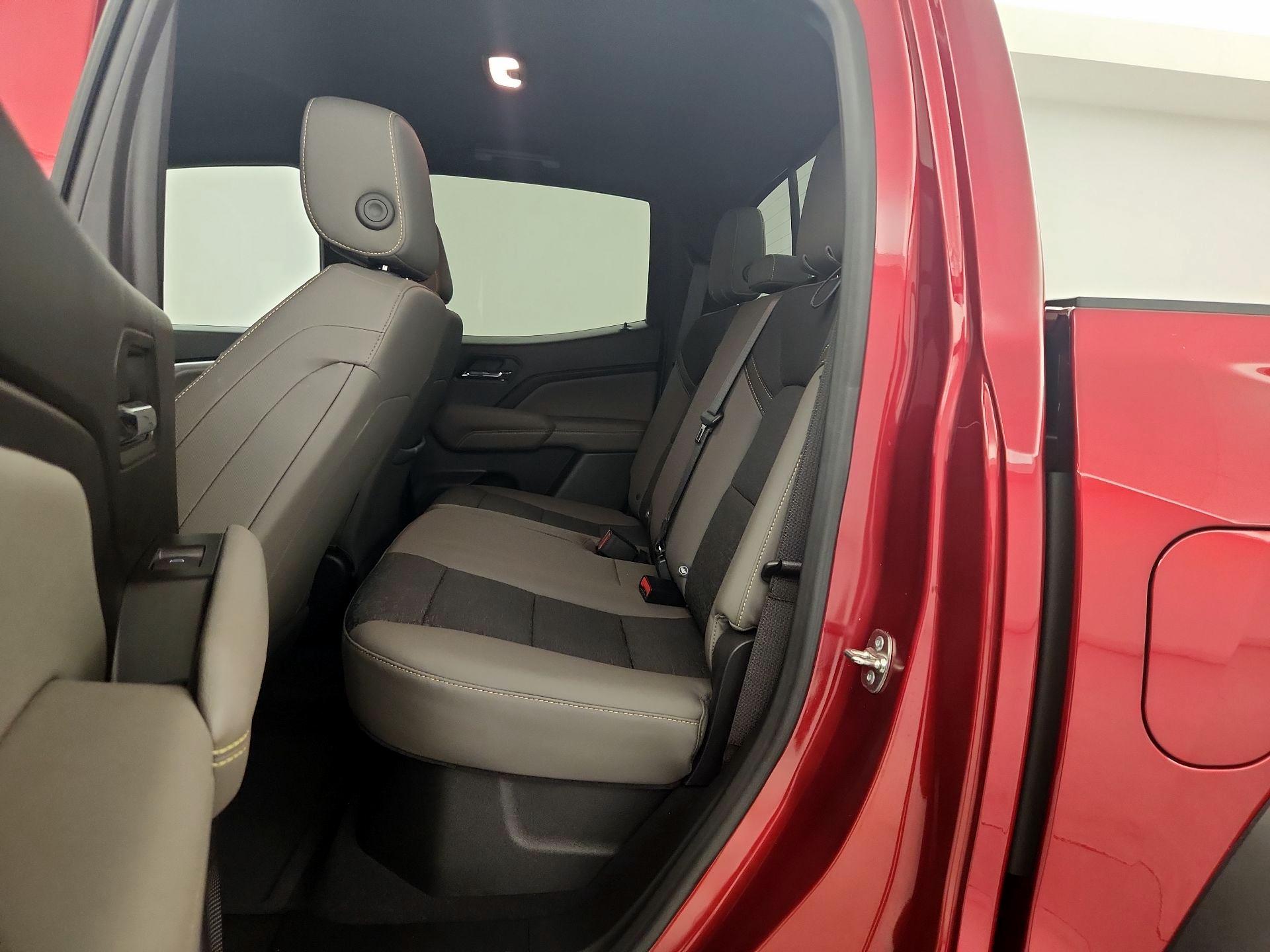 Thumbnail: 2024 Chevrolet Colorado - 20