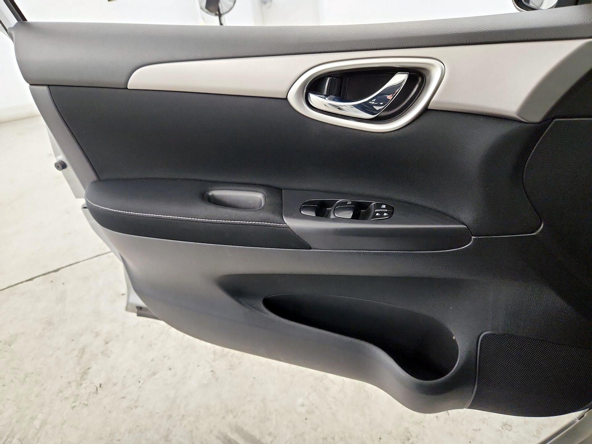 Thumbnail: 2015 Nissan Sentra - 12
