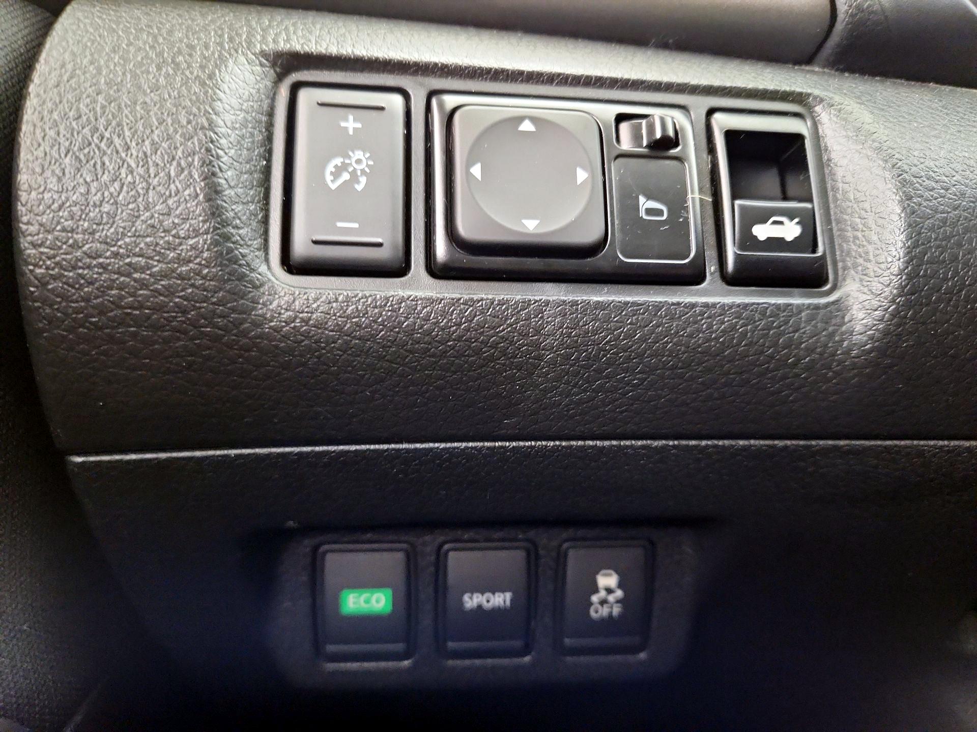 Thumbnail: 2015 Nissan Sentra - 13