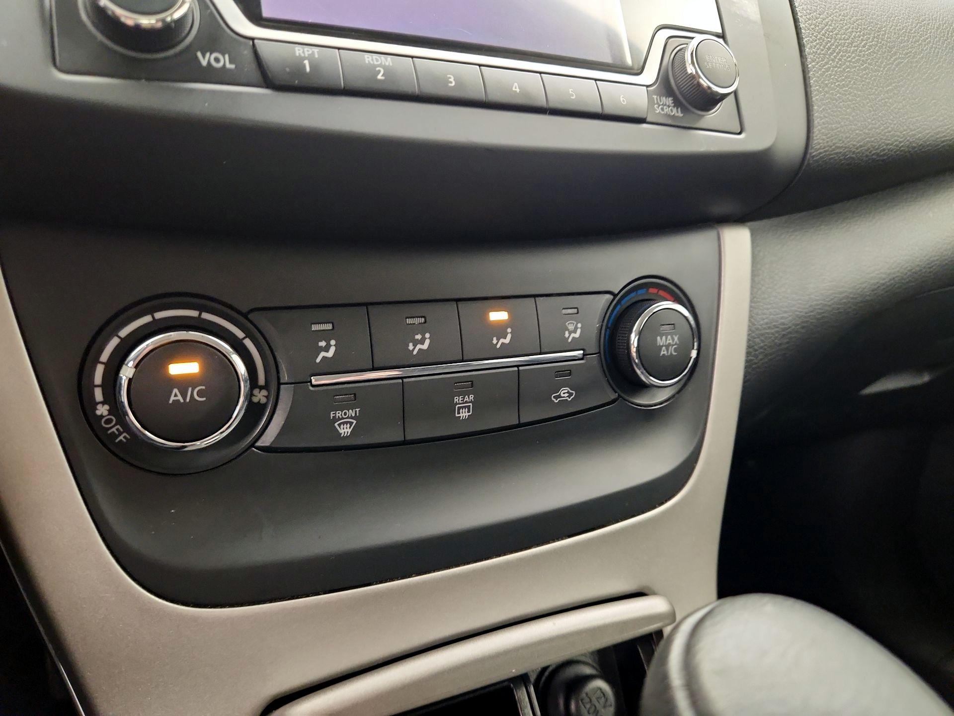 Thumbnail: 2015 Nissan Sentra - 16