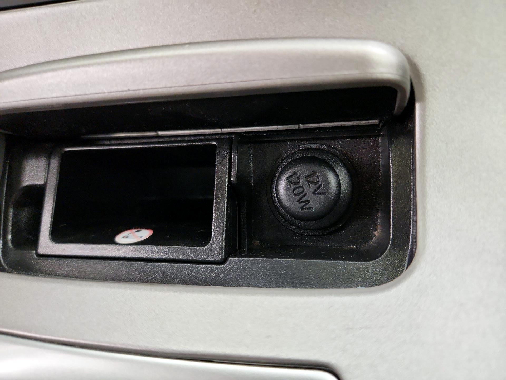 Thumbnail: 2015 Nissan Sentra - 18