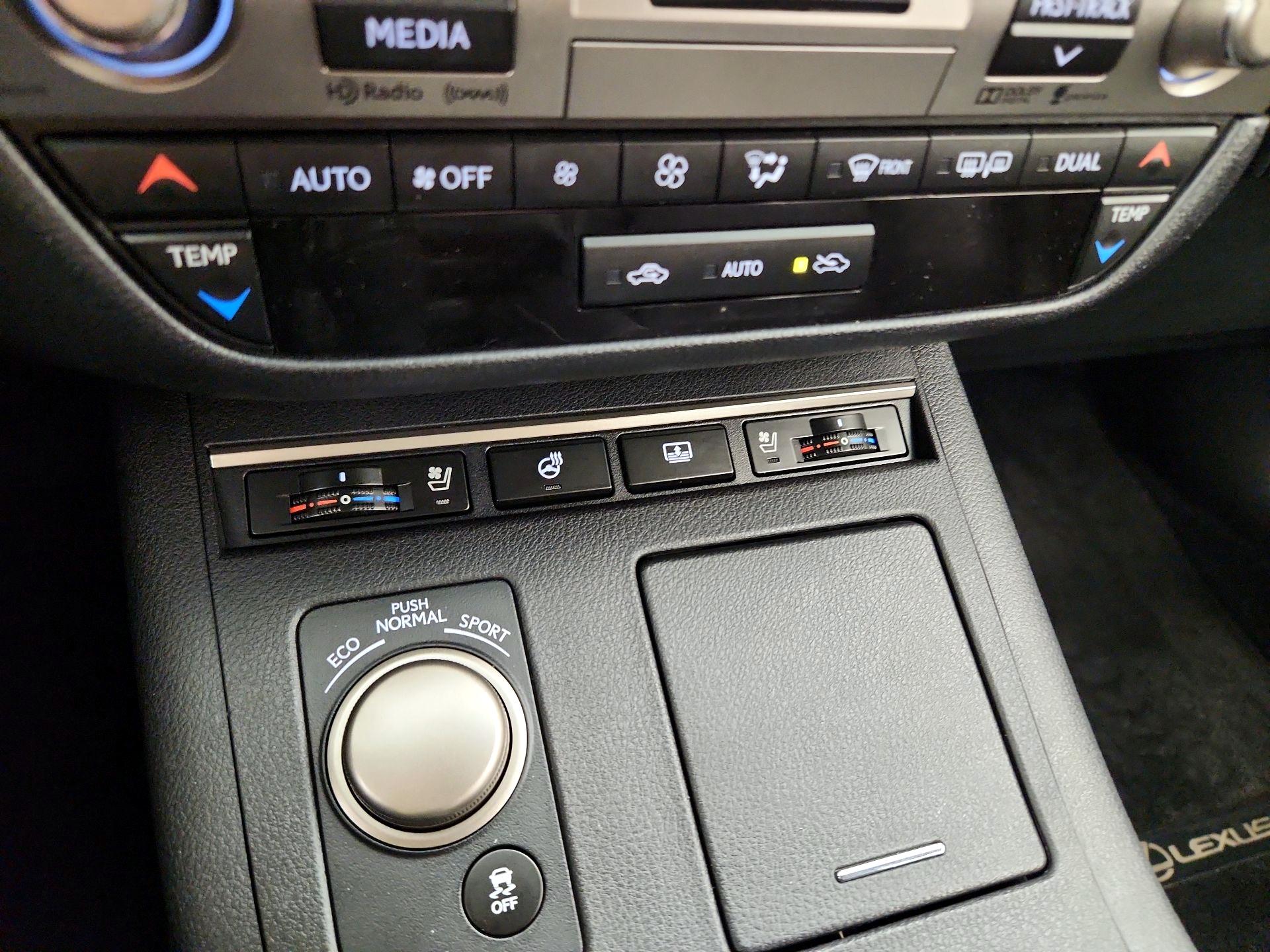 Thumbnail: 2015 Lexus ES - 17