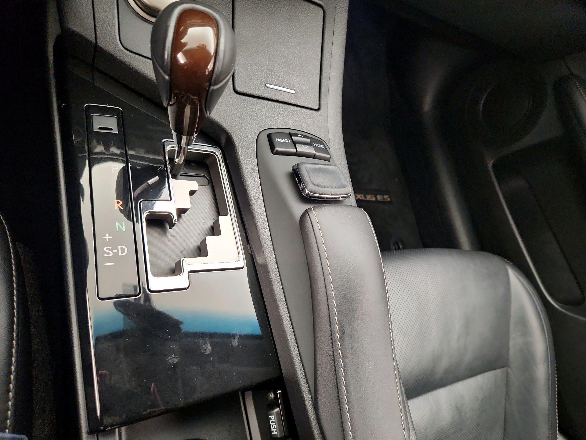 Thumbnail: 2015 Lexus ES - 18