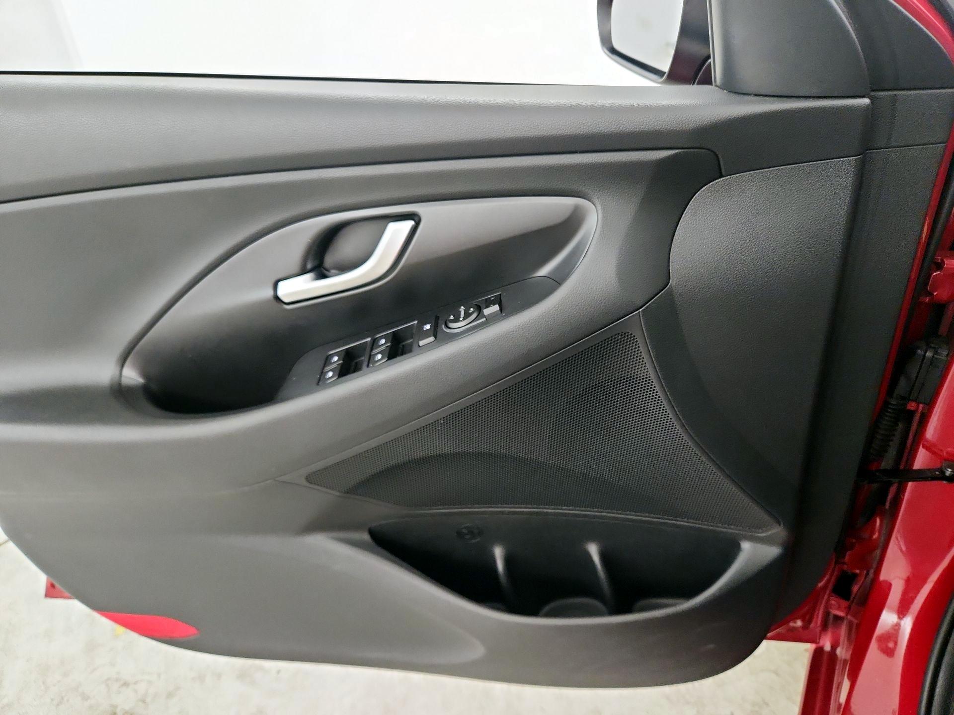 Thumbnail: 2018 Hyundai Elantra - 12