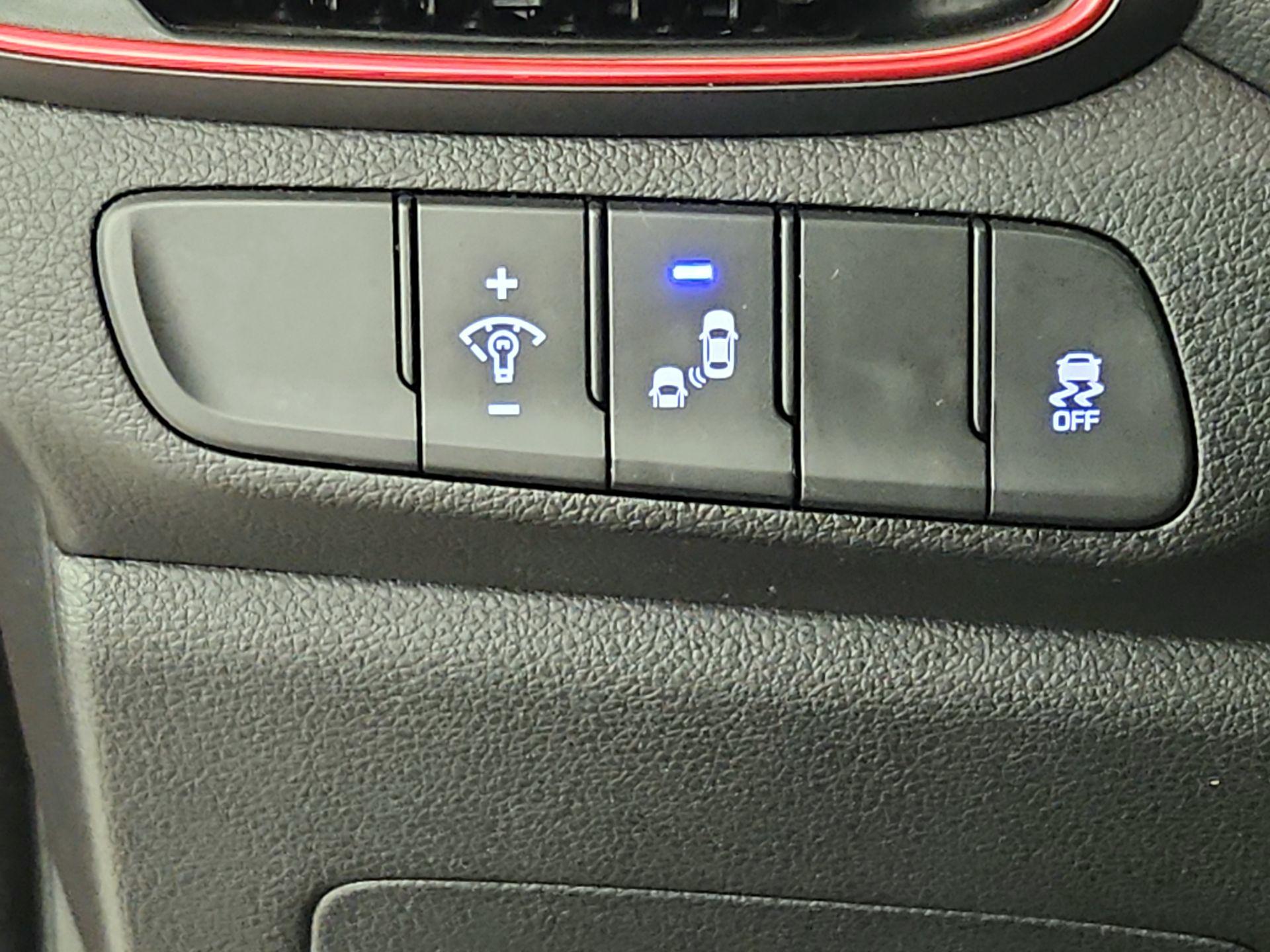 Thumbnail: 2018 Hyundai Elantra - 13