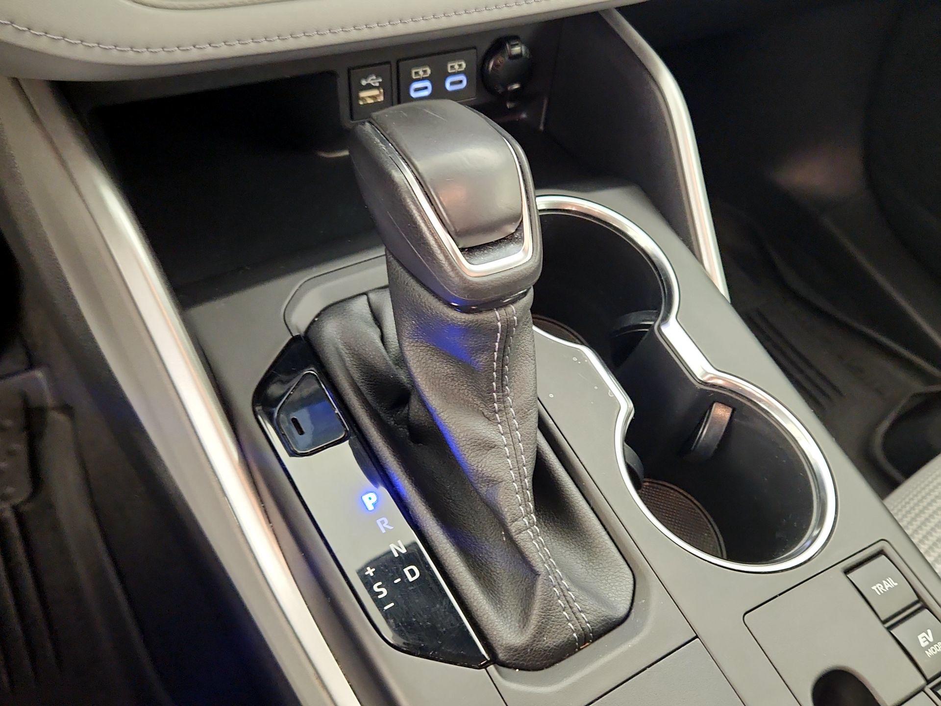 Thumbnail: 2023 Toyota Highlander - 17