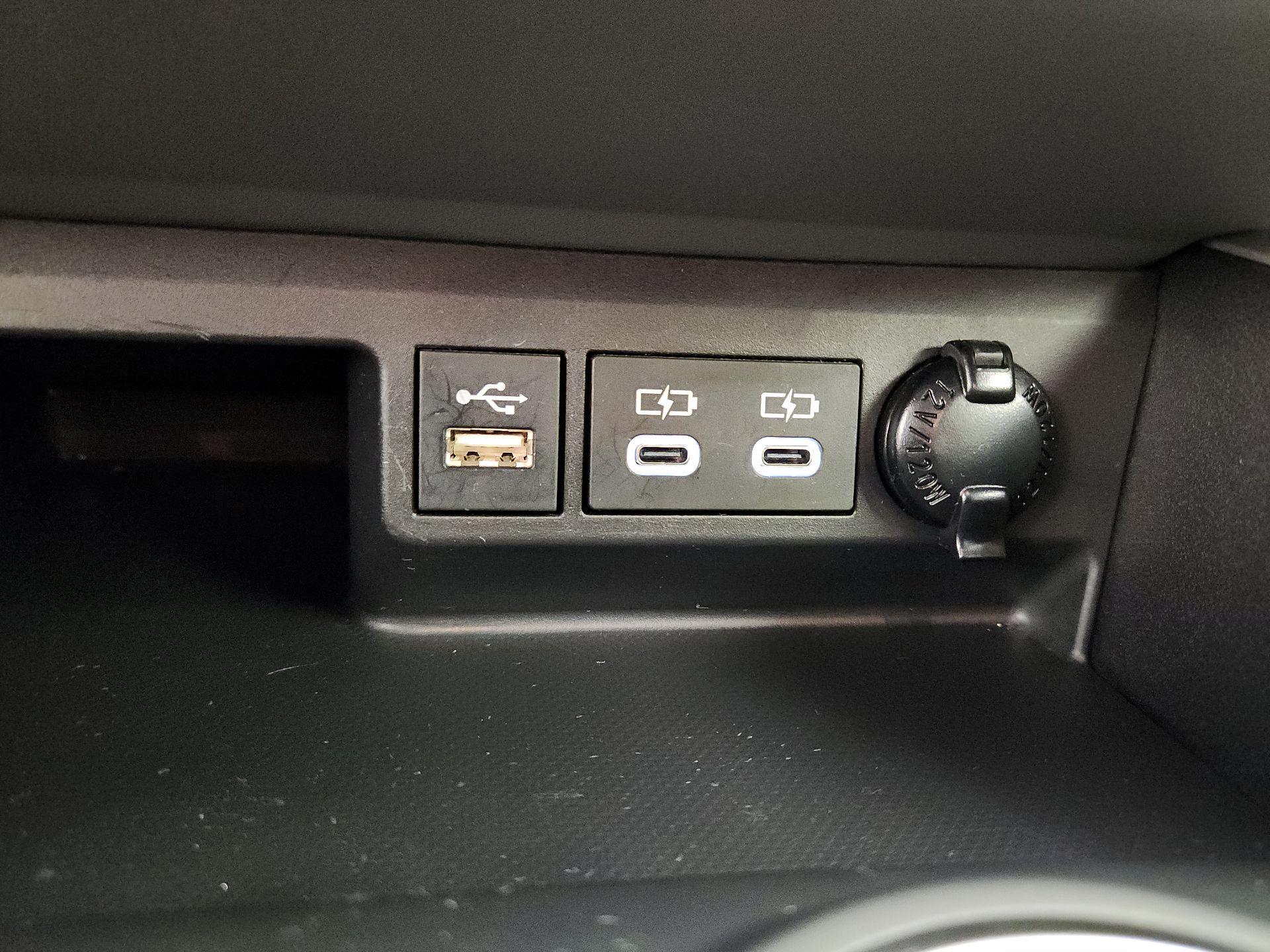 Thumbnail: 2023 Toyota Highlander - 18