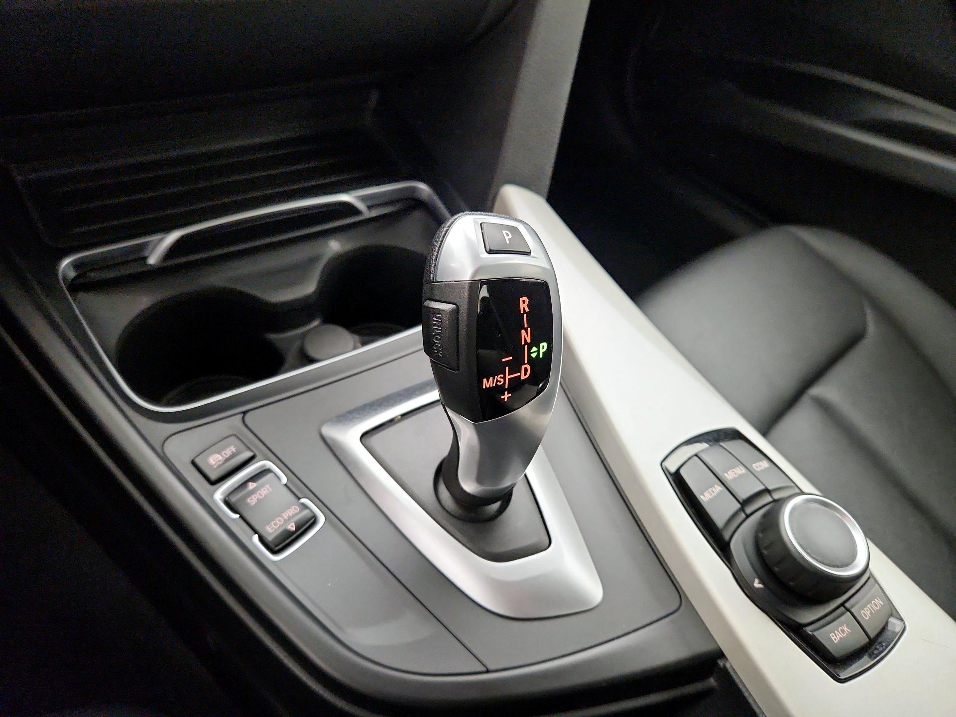 Thumbnail: 2018 BMW 3 Series - 17