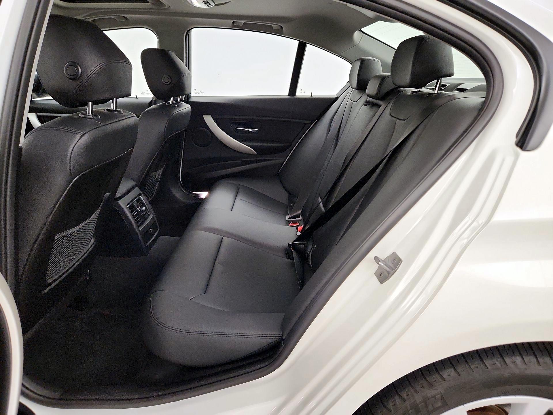 Thumbnail: 2018 BMW 3 Series - 20