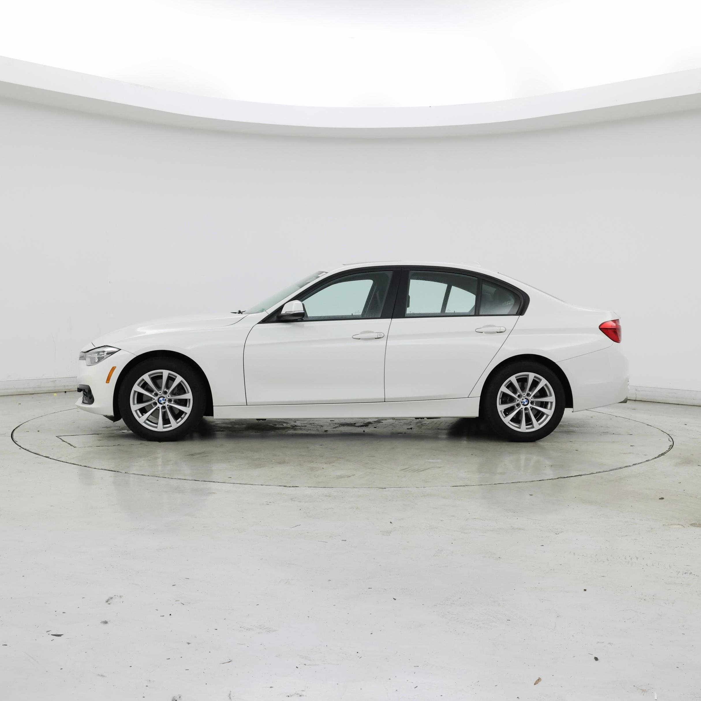 Thumbnail: 2018 BMW 3 Series - 3