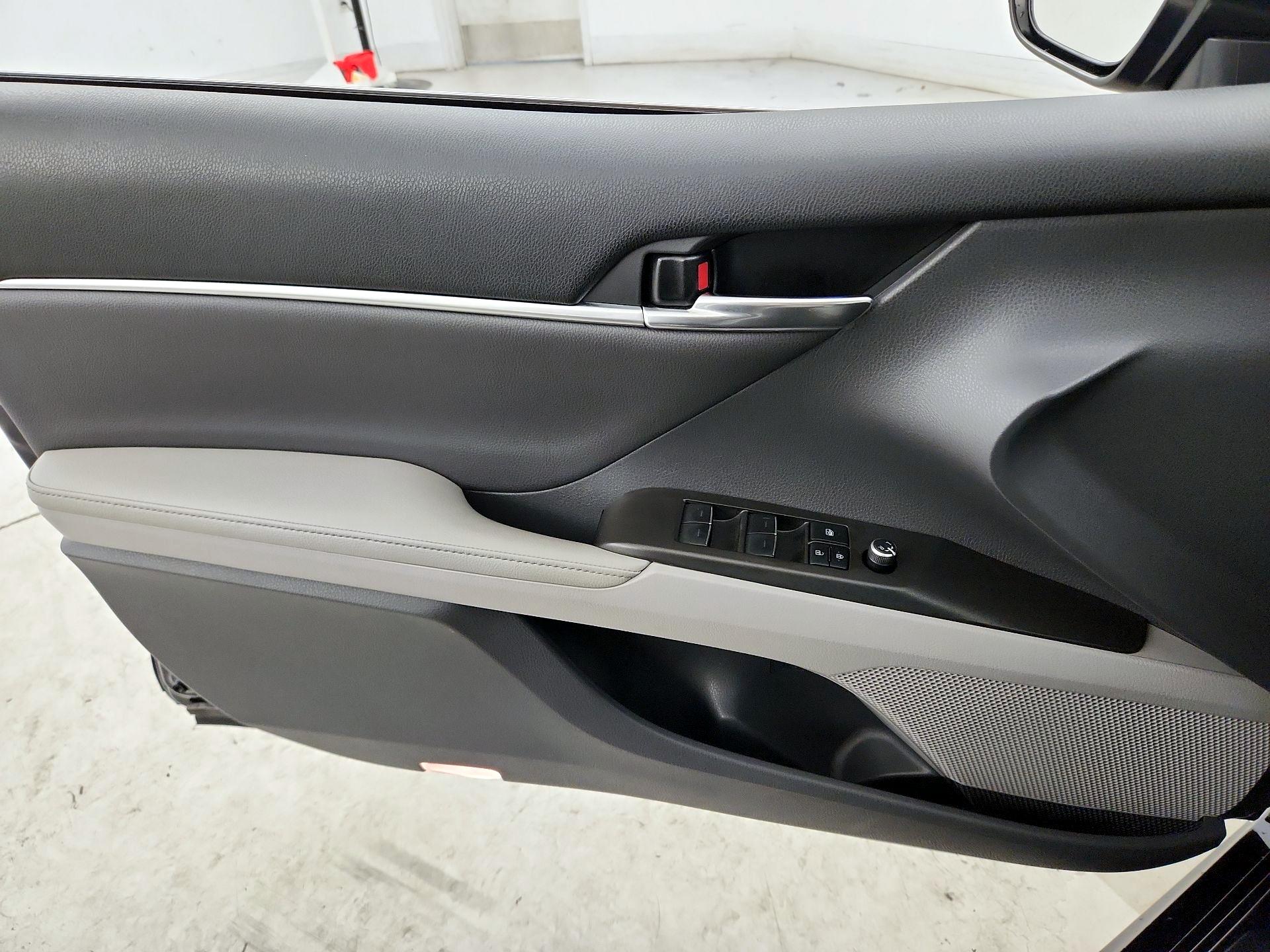 Thumbnail: 2021 Toyota Camry - 12